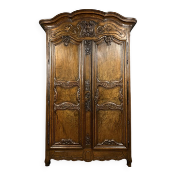 Very important Lyonnais wardrobe from the Louis XV period in solid walnut / height 295 cm