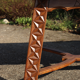 Table vintage en bois massif sculpté