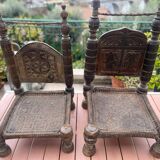 Paire de chaises anciennes traditionnelles indiennes en bois sculpté