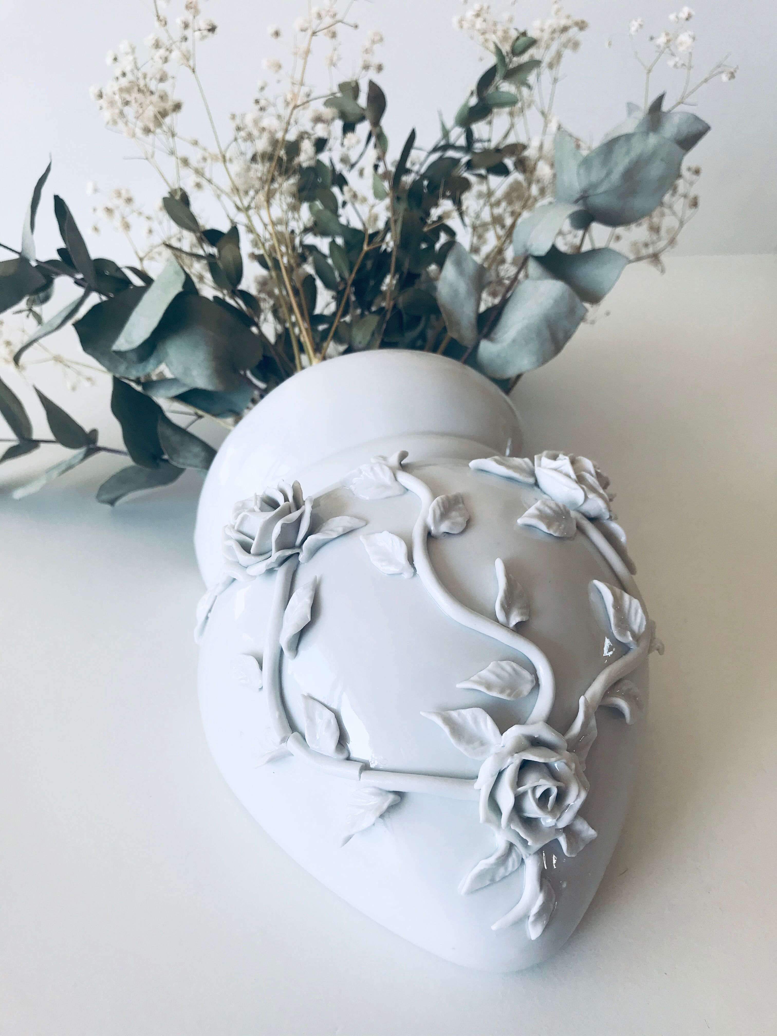 Ex-voto porcelain vase