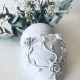 Ex-voto porcelain vase