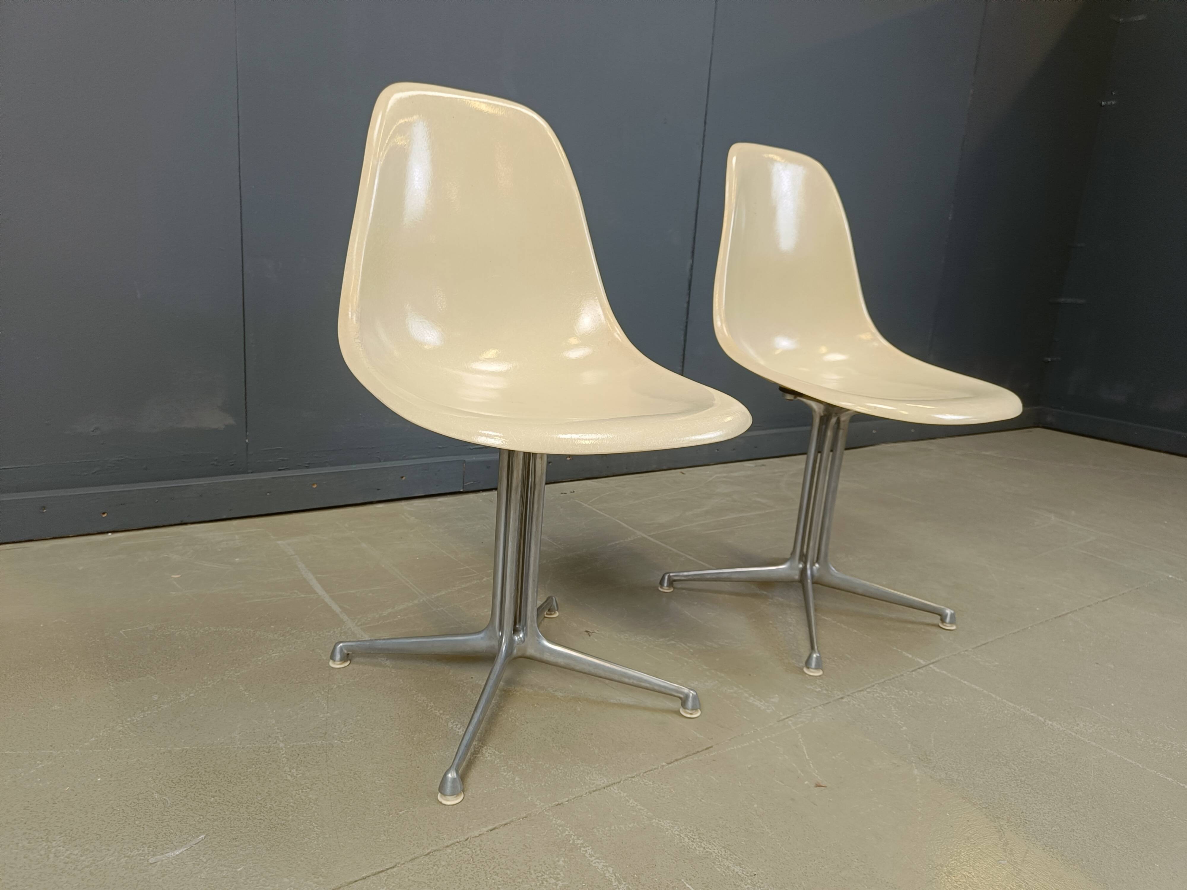 Chaises Eames La Fonda par Herman Miller, ensemble de 2 années 1960