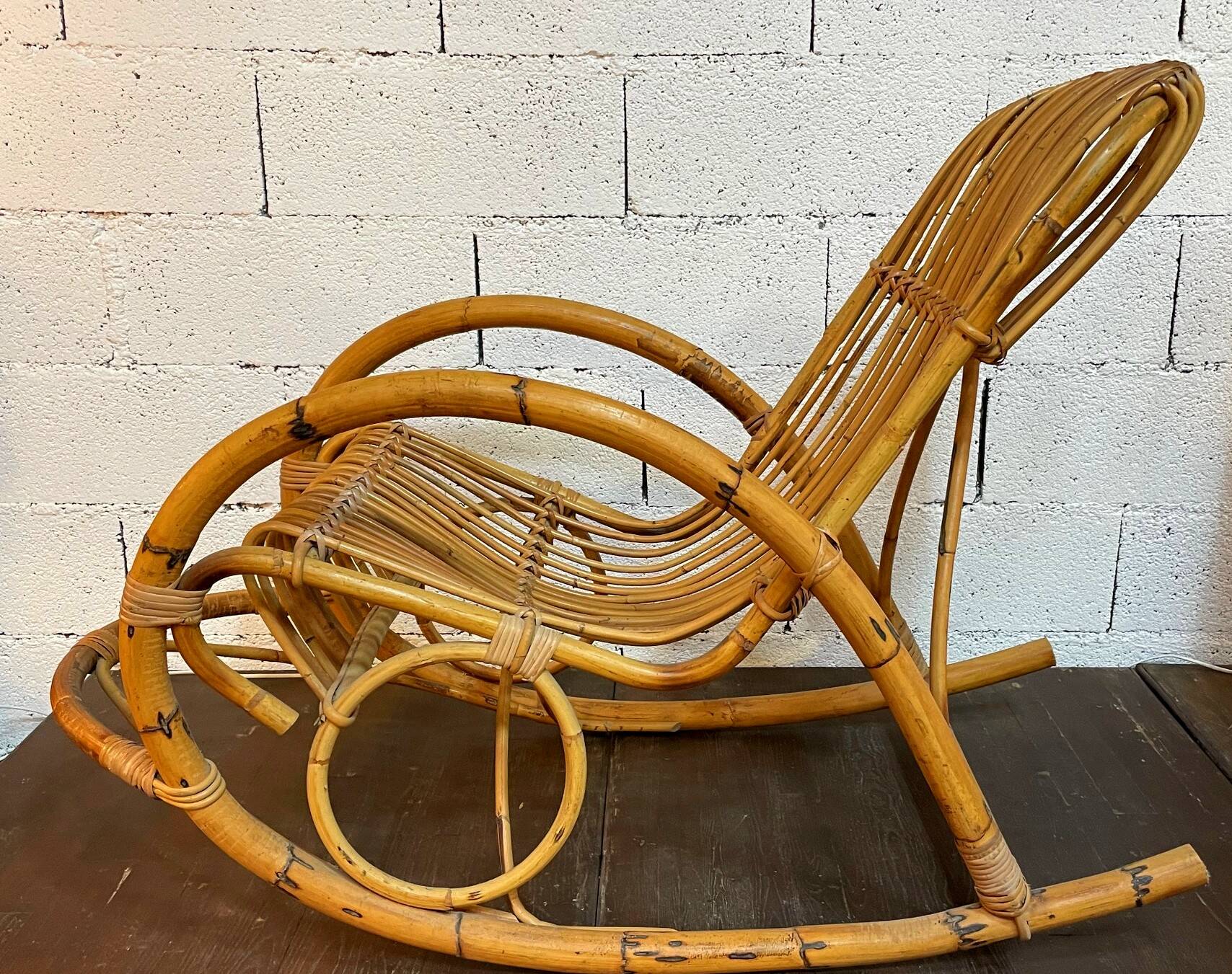 Vintage rocking chair in rattan by Rohé (Holland) from the 1960s.
