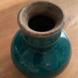 Vase en terre faïencée d’un magnifique émail bleu