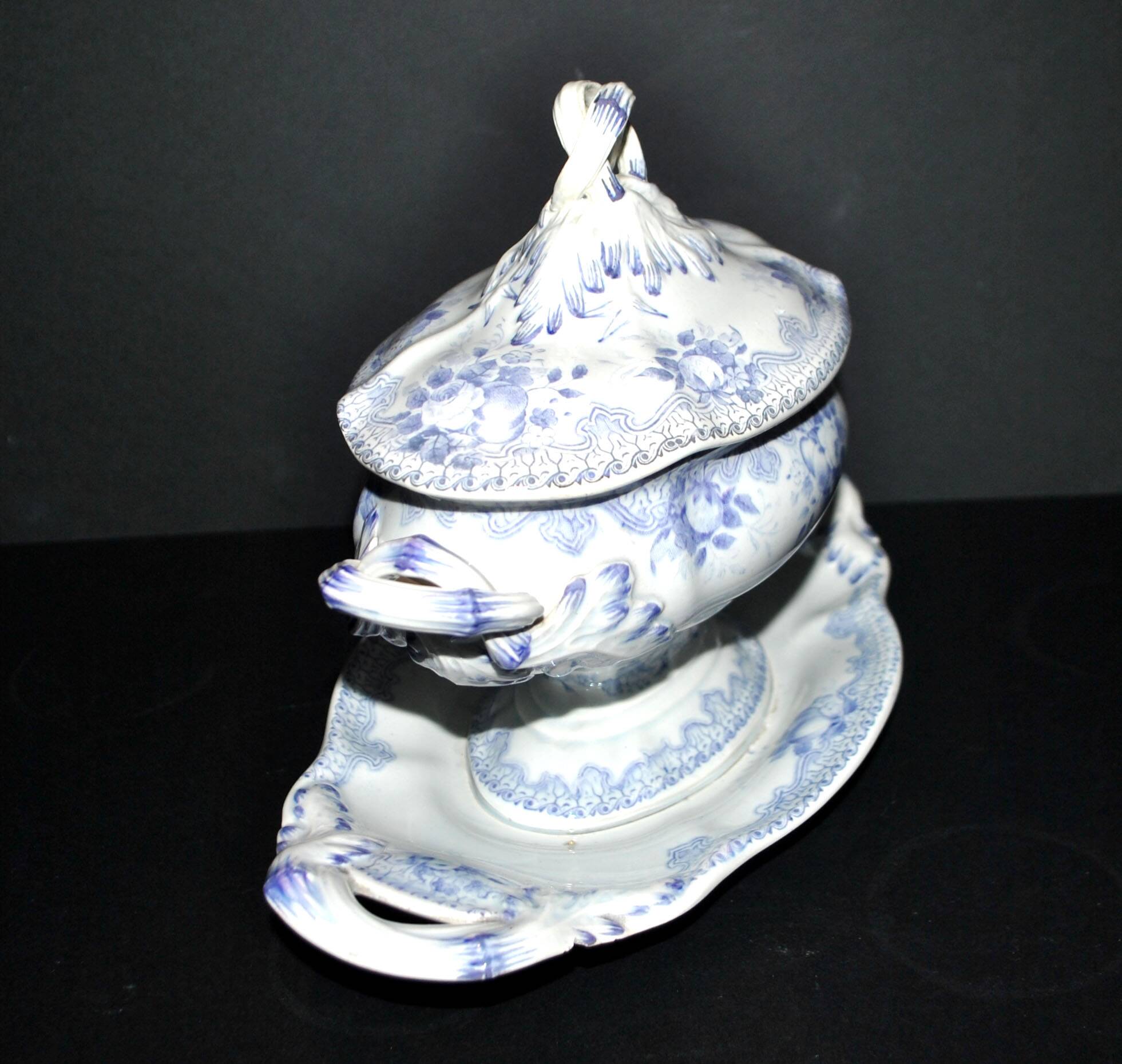 Antique earthenware sauceboat from CREIL MONTEREAU LM&Cie 1840-1870