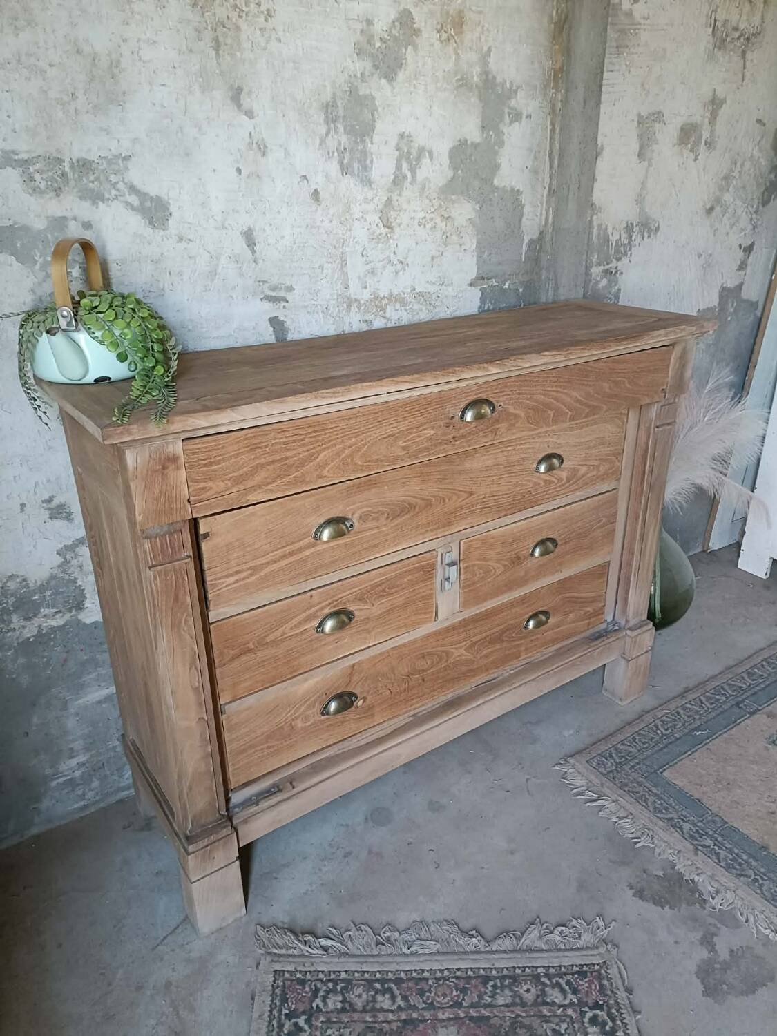 Wooden chest of drawers