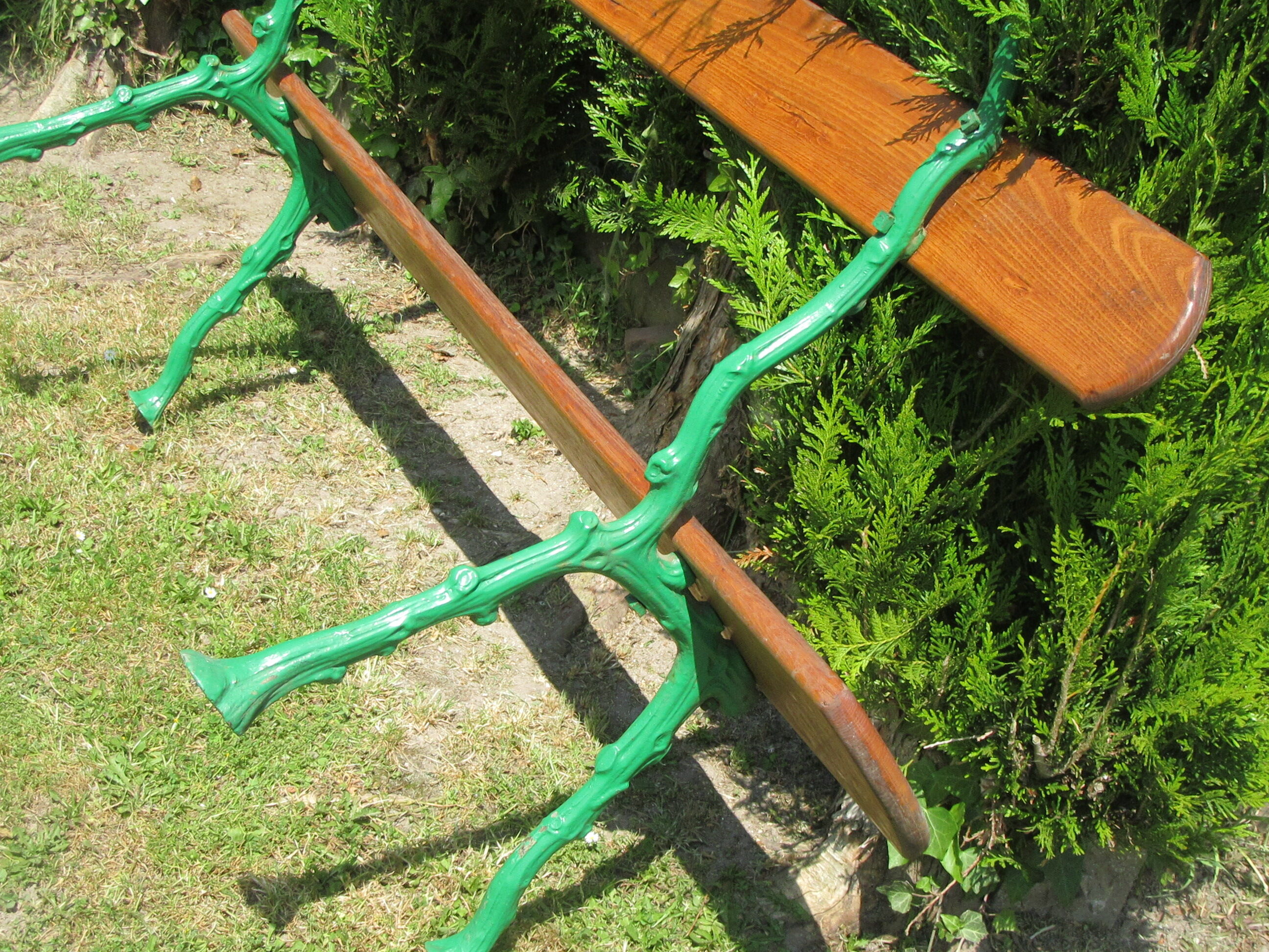 Garden bench in wood and cast iron