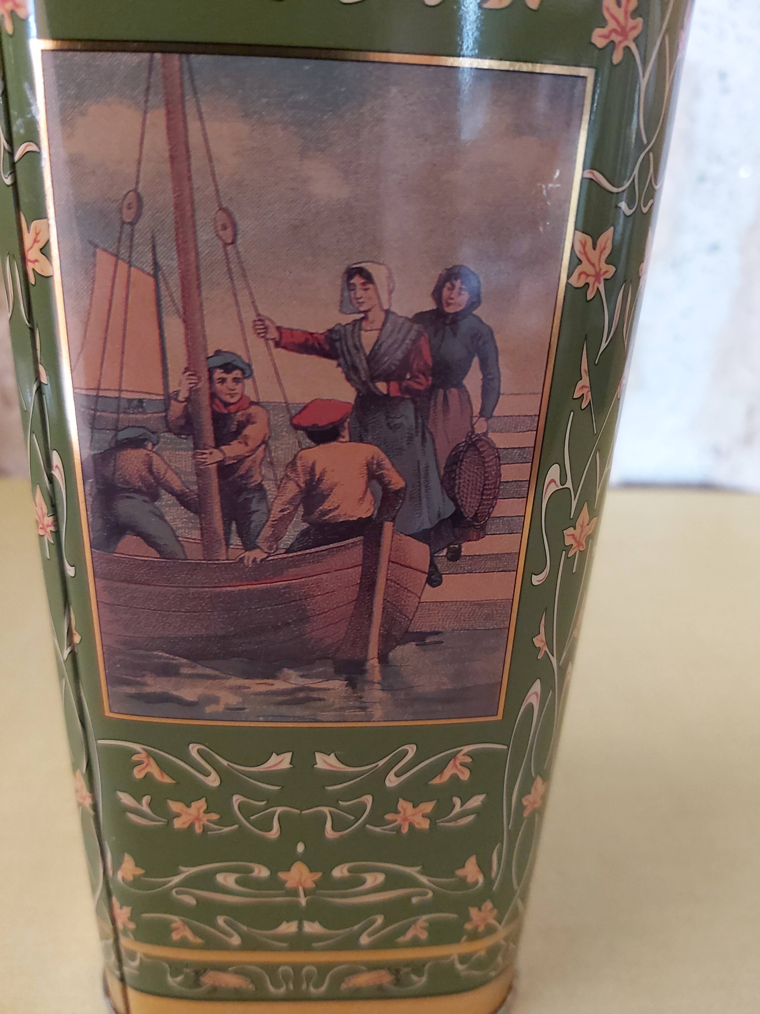 Antique metal box Chicory Leroux