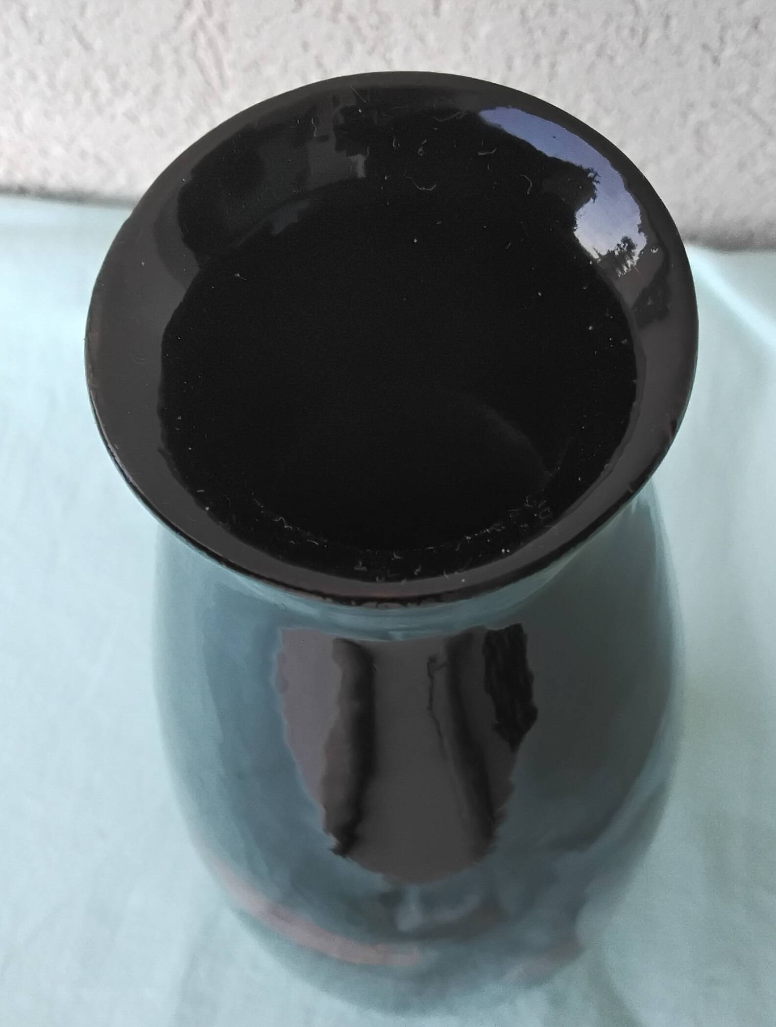 Vase en bois laqué
