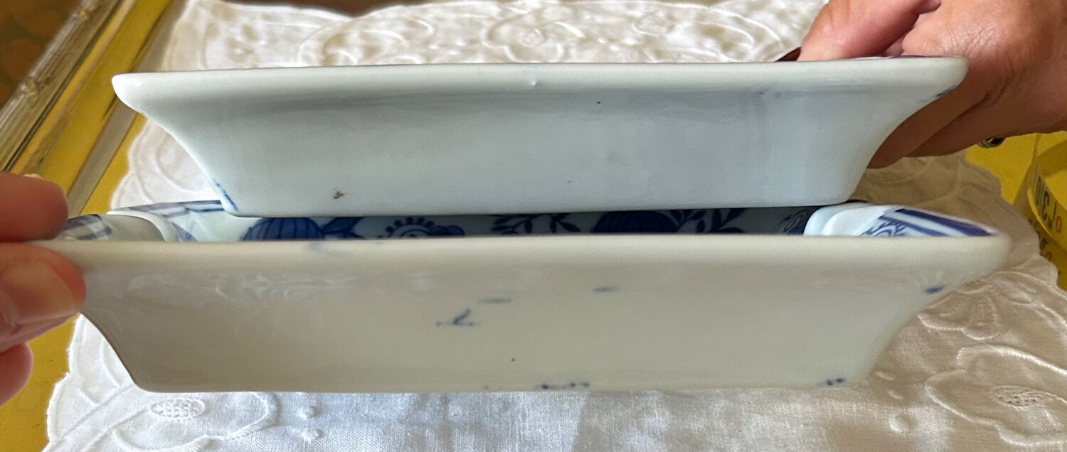 2 Meissen style onion ashtrays