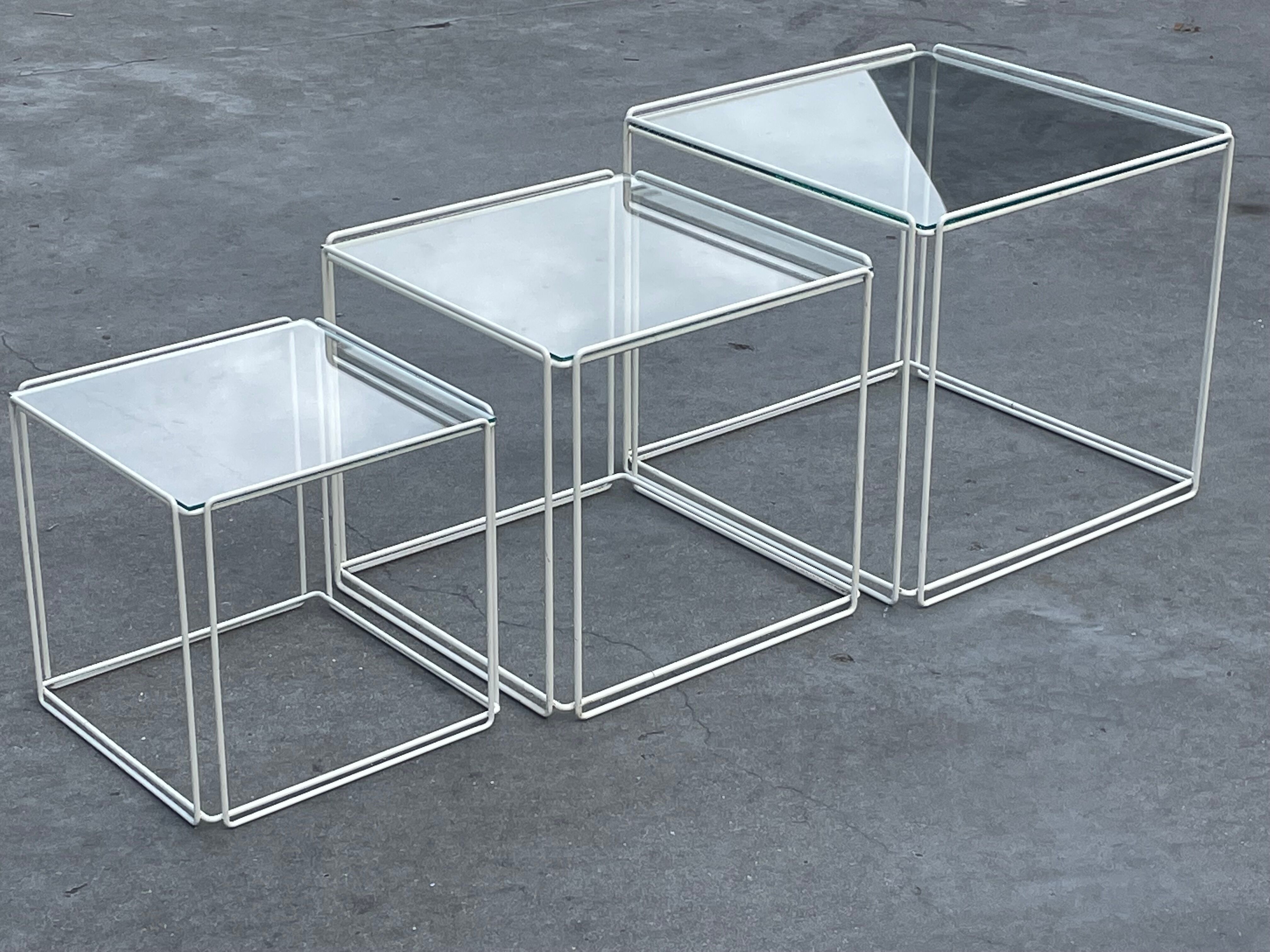 Tables gigognes design Max Sauze éditées par Iscocèle