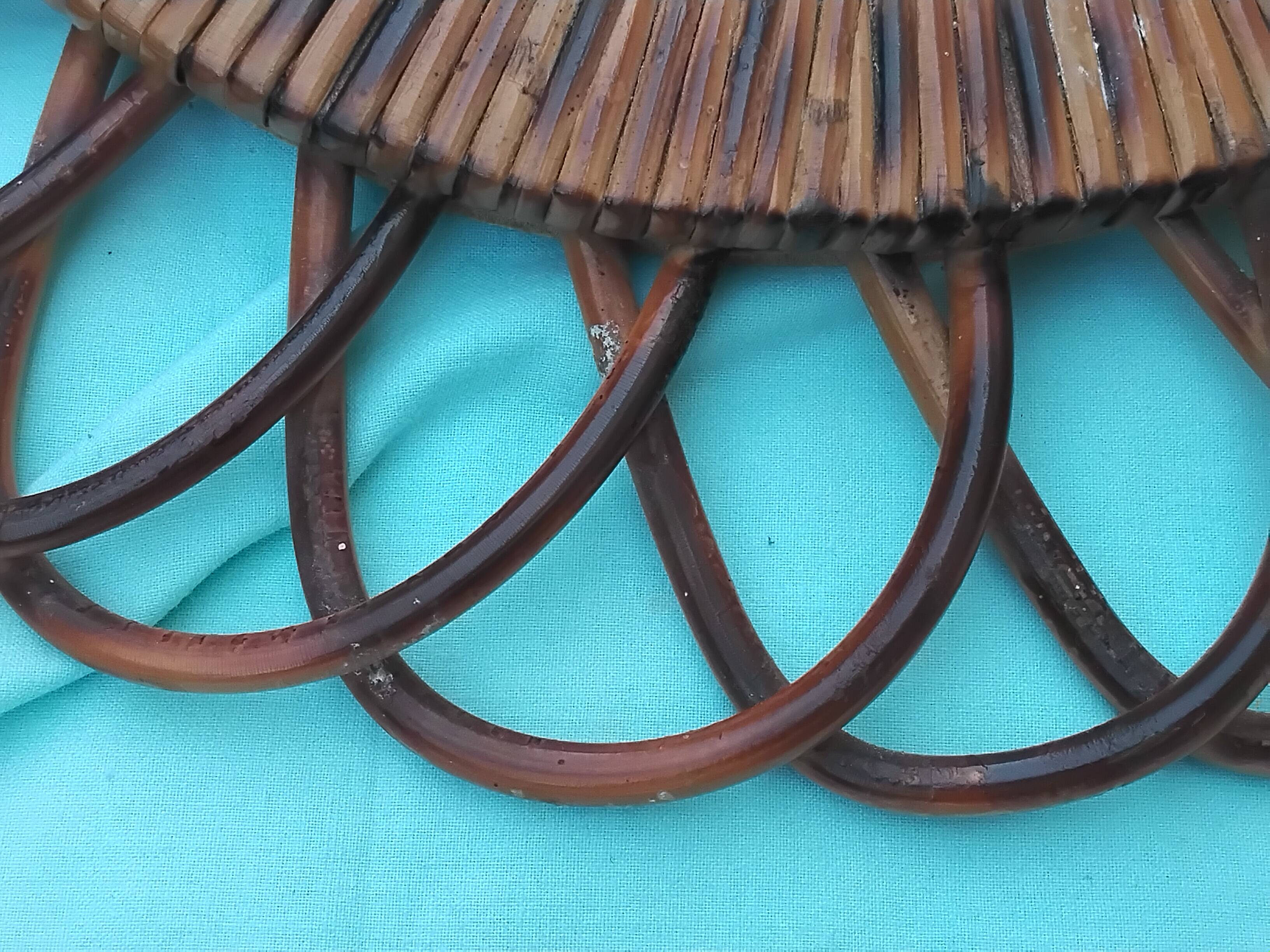 Oval mirror in rattan