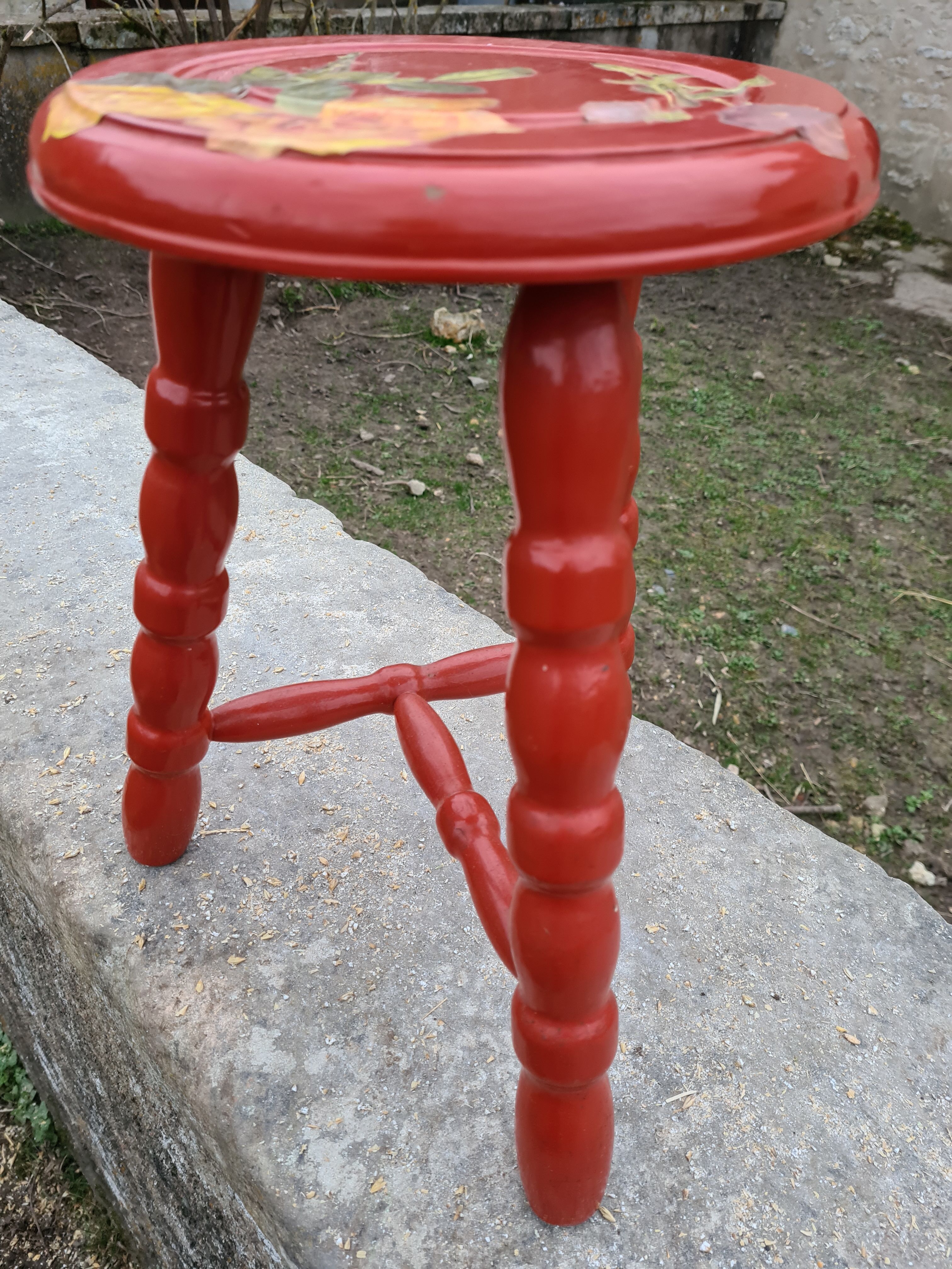 Tripod tabouret