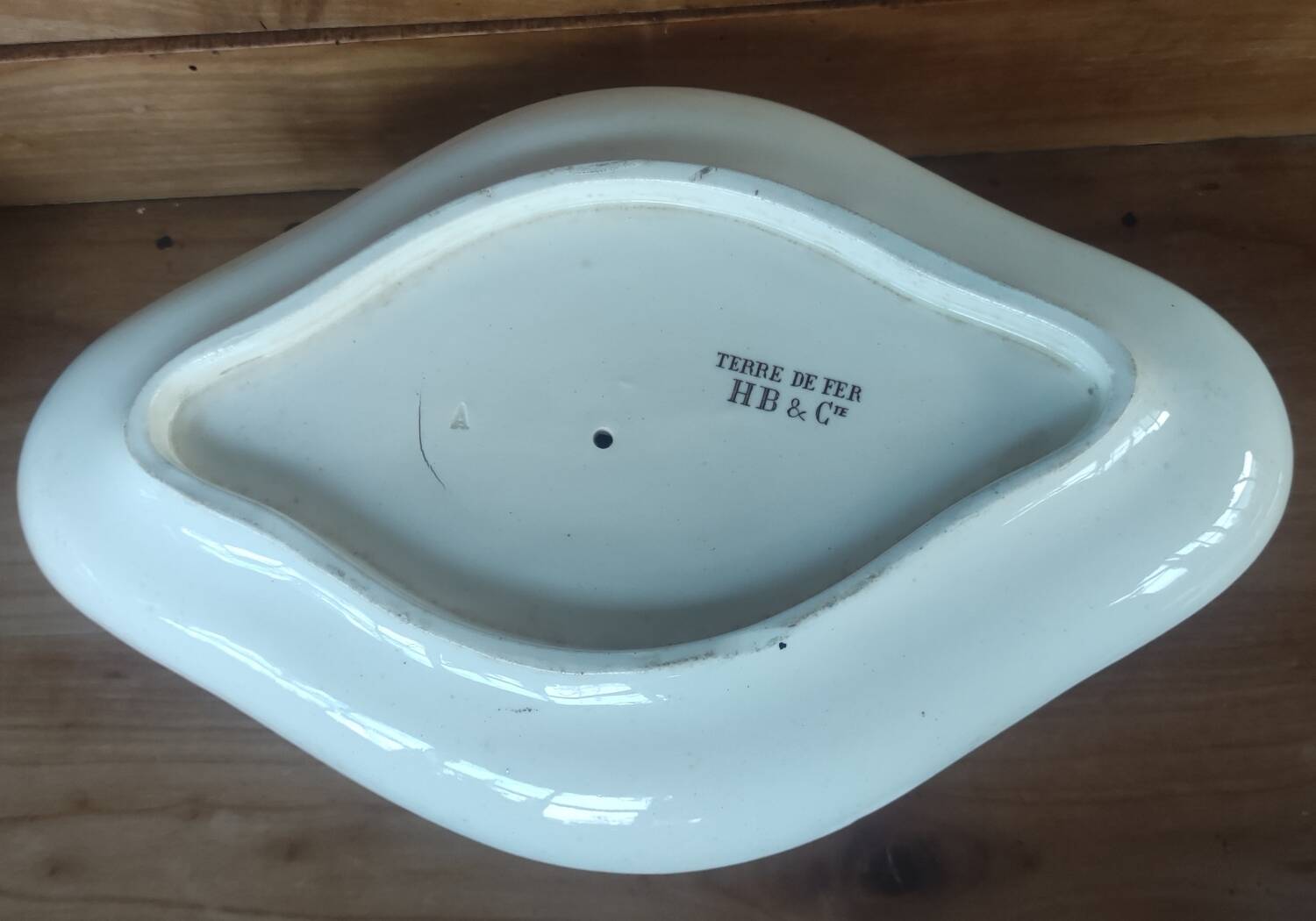 Old Dish Old Sauce Boat Terre De Fer HB & Cie/Art De Table/Sepia