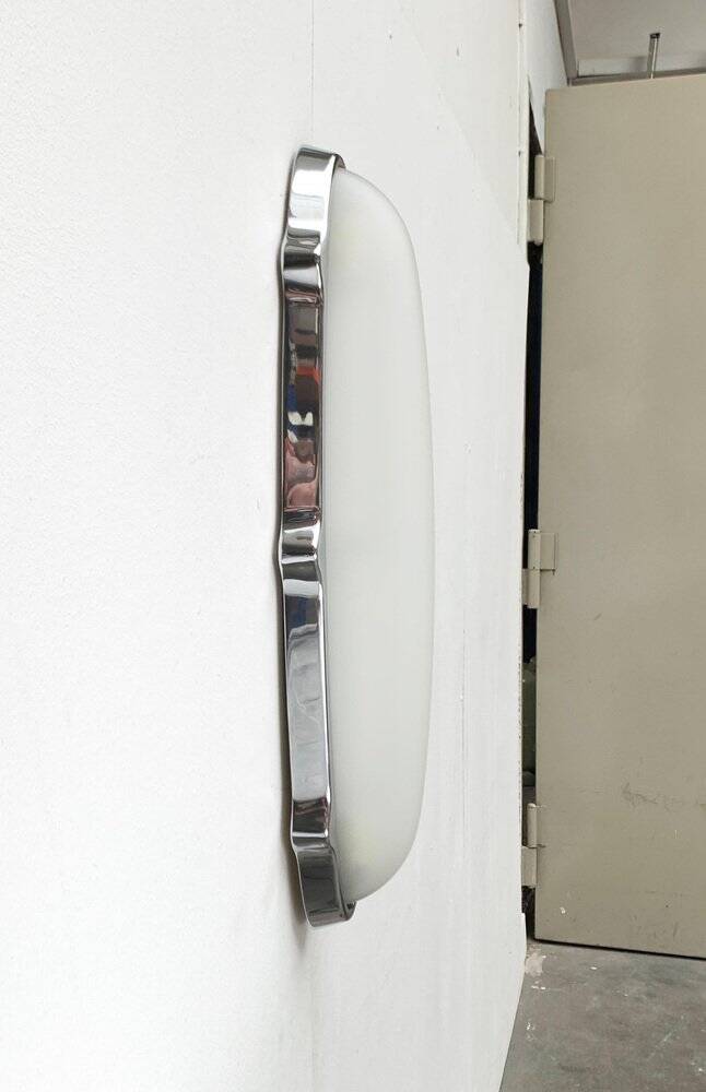 Geco wall light for indoor and outdoor use, postmodern Italian design by Luciano Pagani and Angelo Perversi for Arteluce, 1990s.