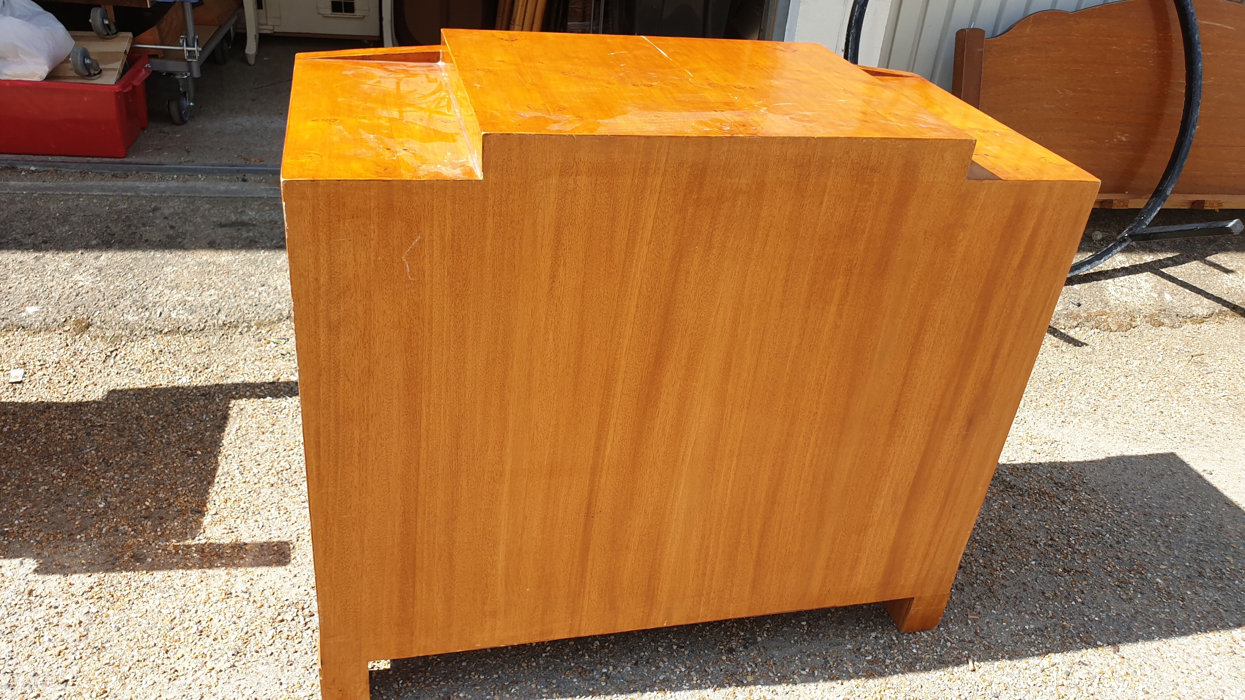 Commode en ronce de noyer XXème
