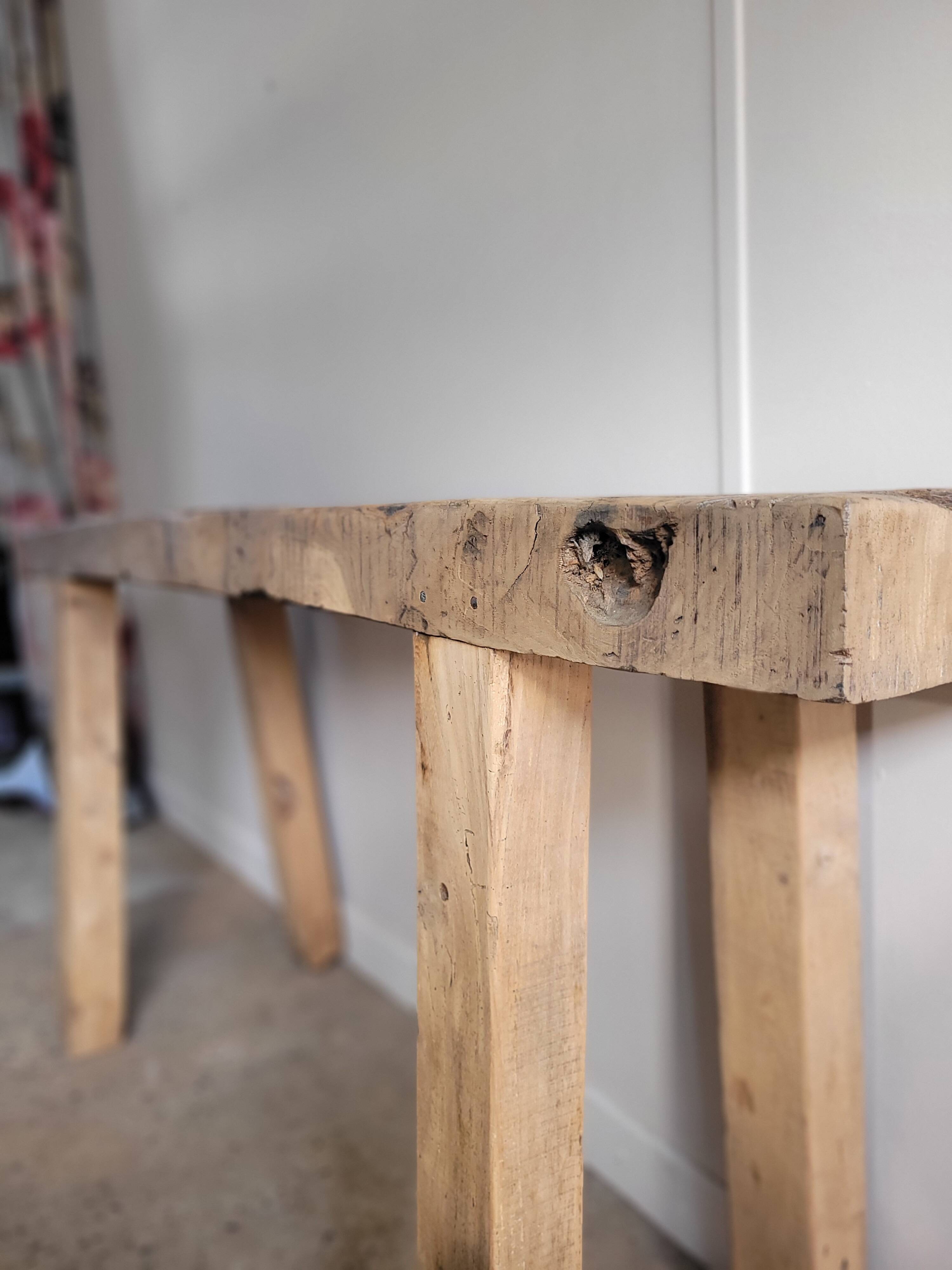 Artisanal workshop in solid wood