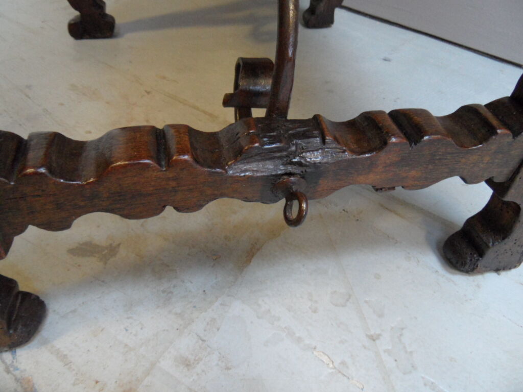 Table d’appoint espagnole antique