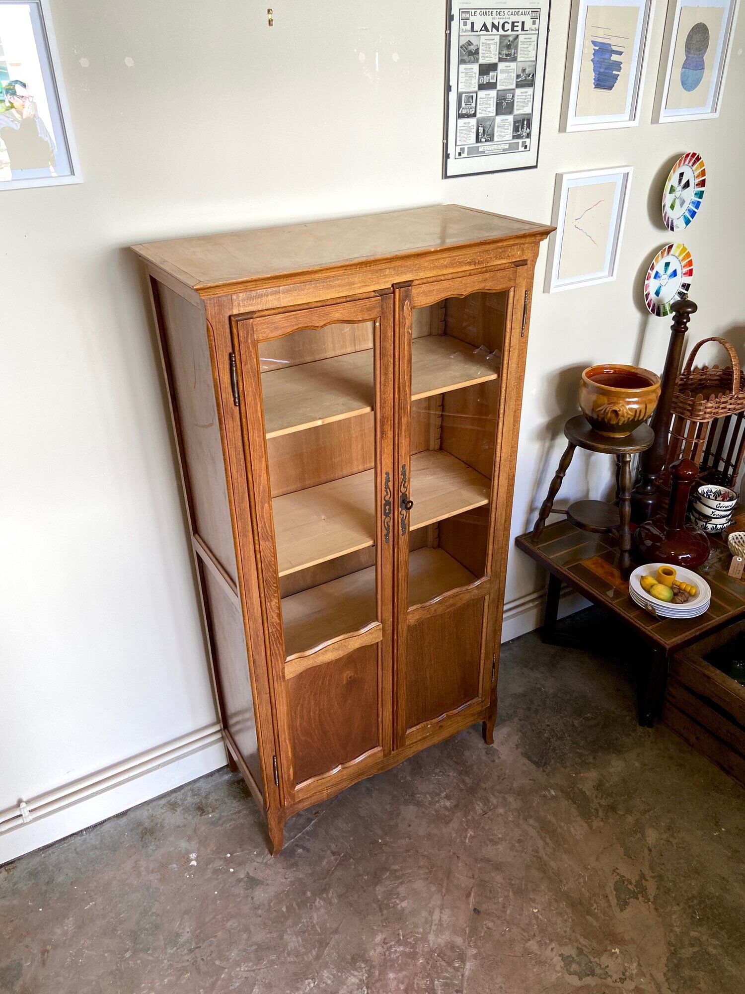 Cupboard, showcase 2 doors in dark wood