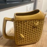 Abeilles slip pitcher signed Saint Clément