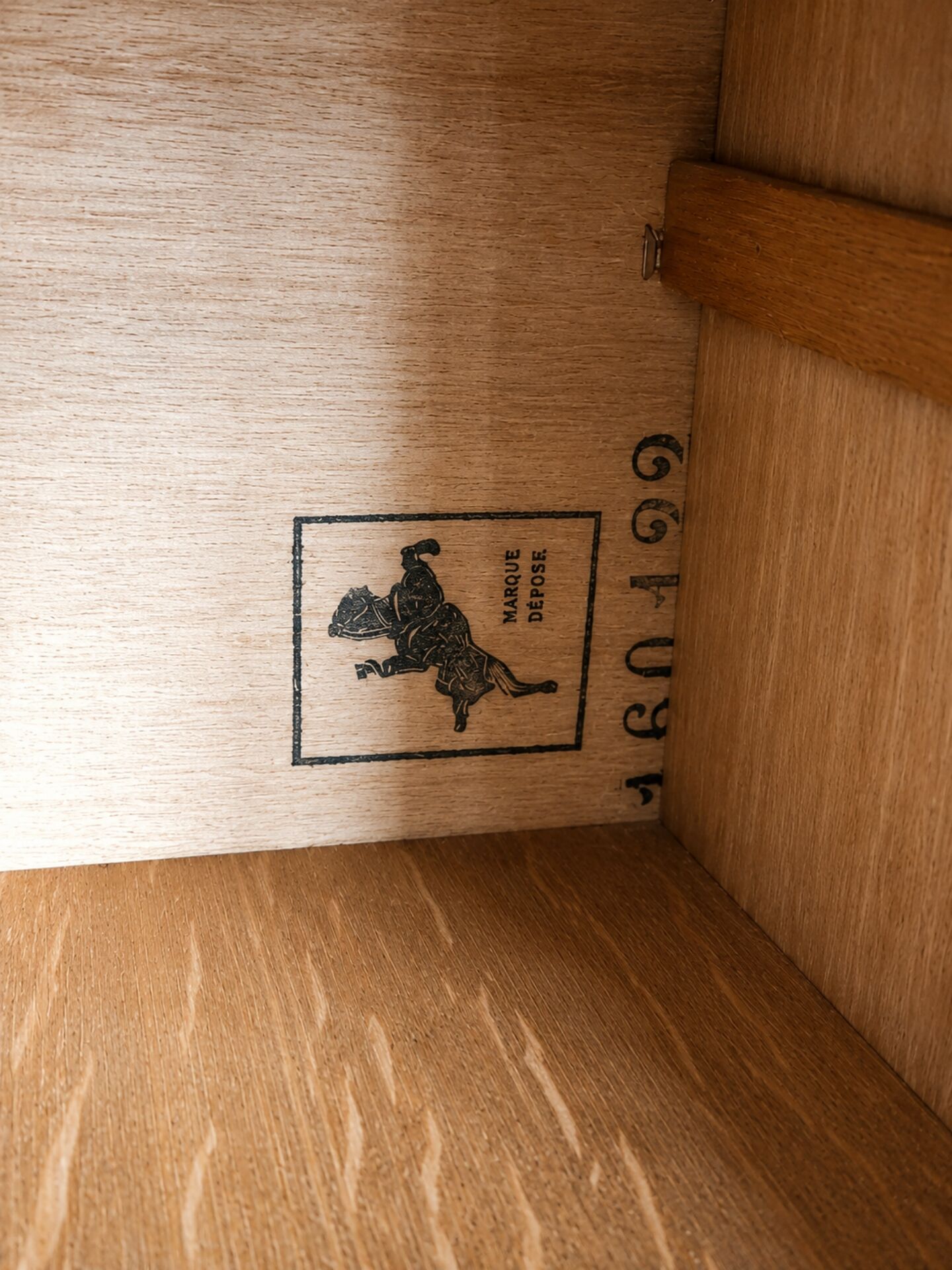 Vintage stamped wooden chest of drawers – 3 drawers