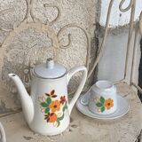 Dinette en porcelaine pour poupées composee d une cafetière, tasses et soucoupes, vintage