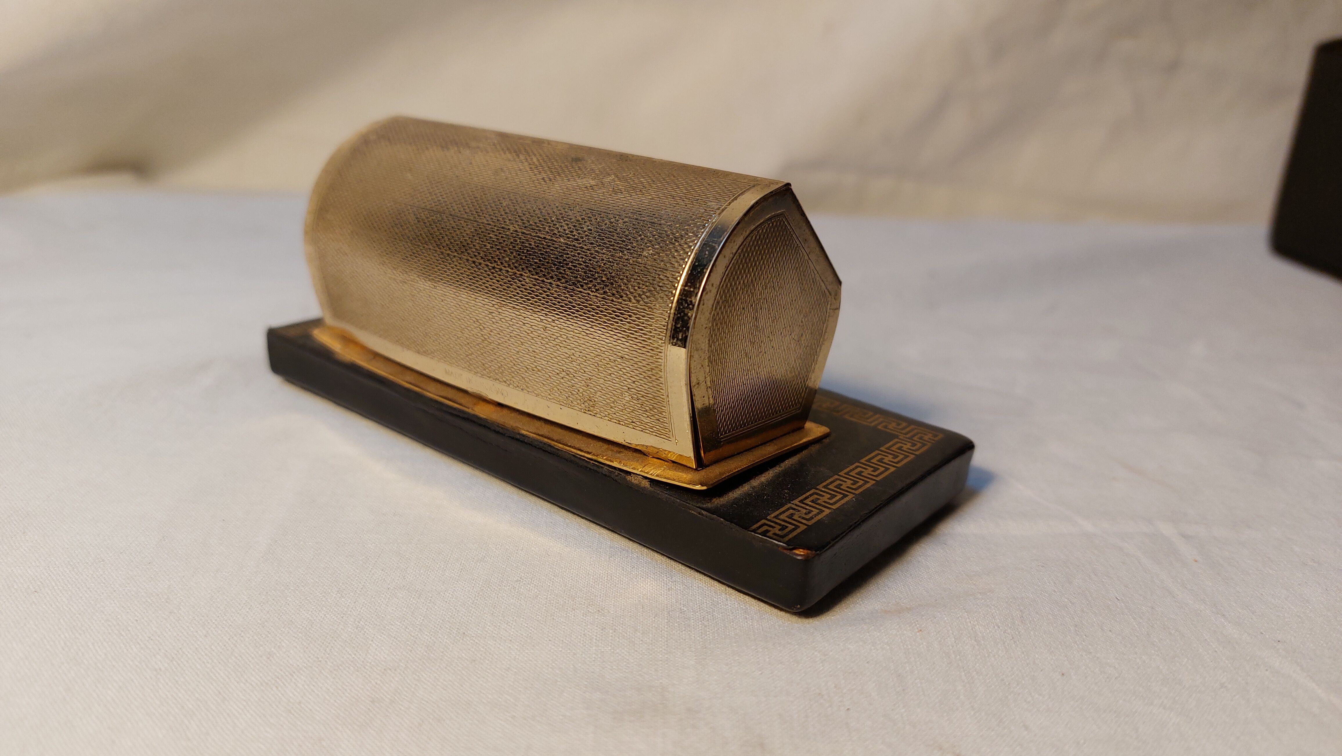 Art deco perpetual calendar