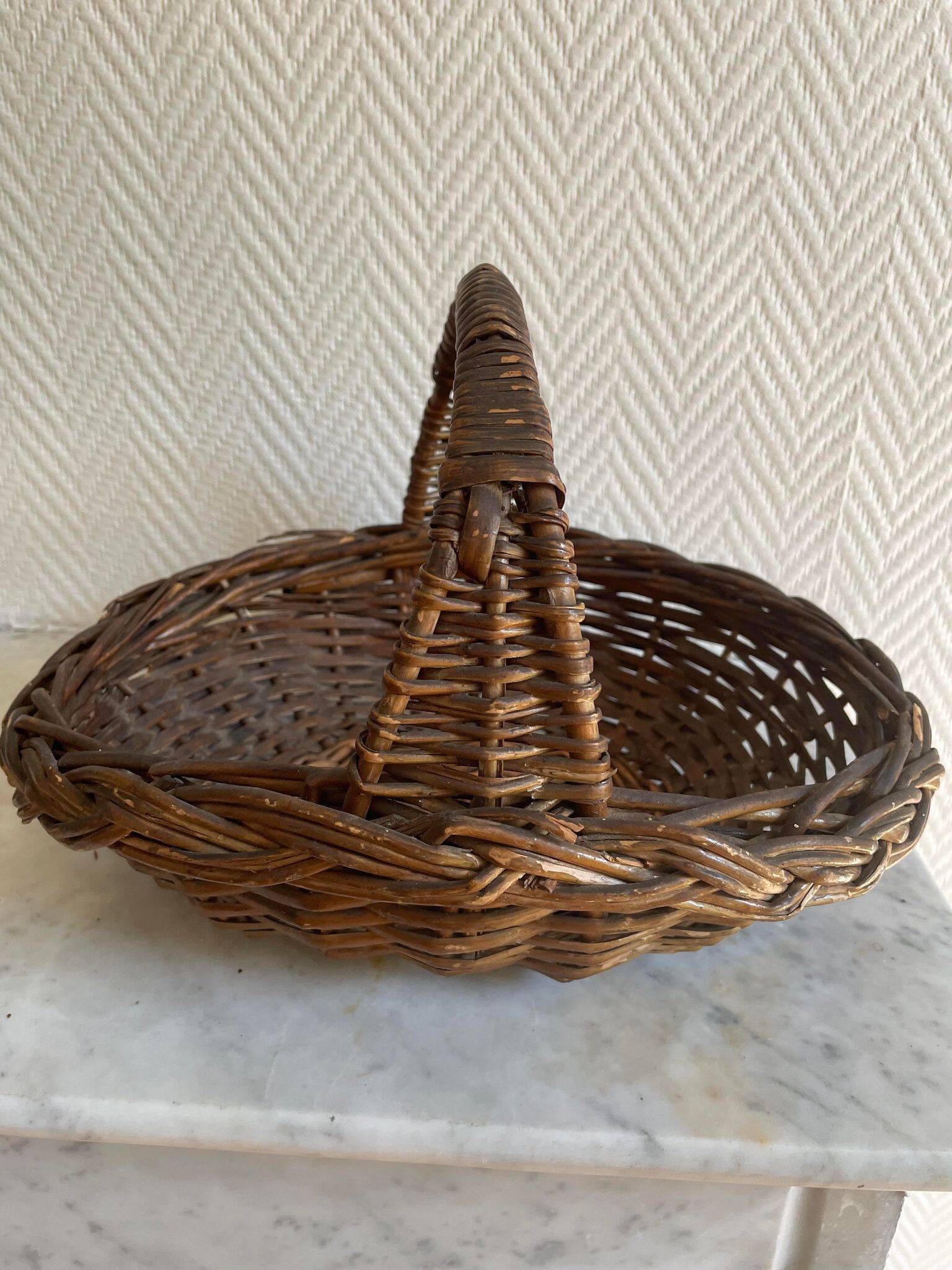 Small dark brown basket