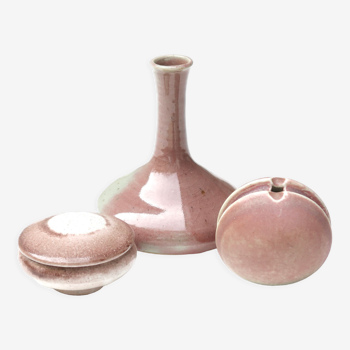 Set de 3 vases et boîte en céramique tons rose mauve, années 70
