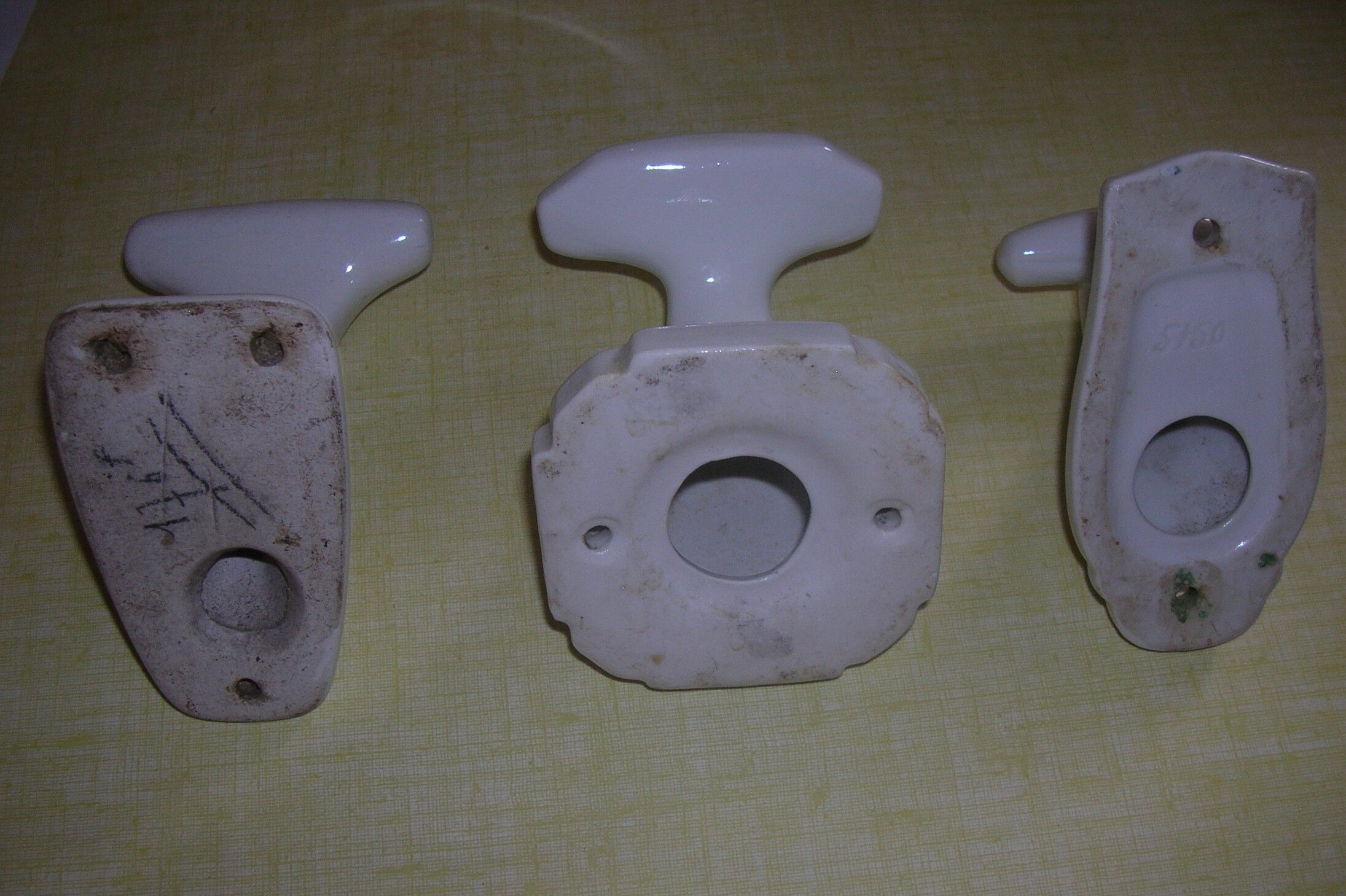 Lot 3 porcelain pads of different styles