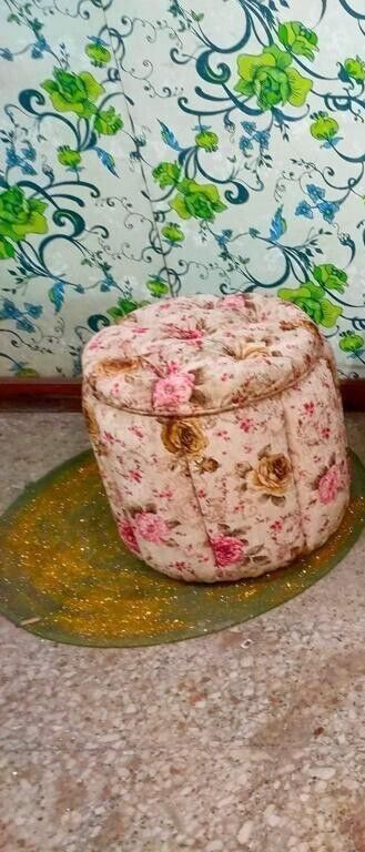 Louis XV style bench with poufs