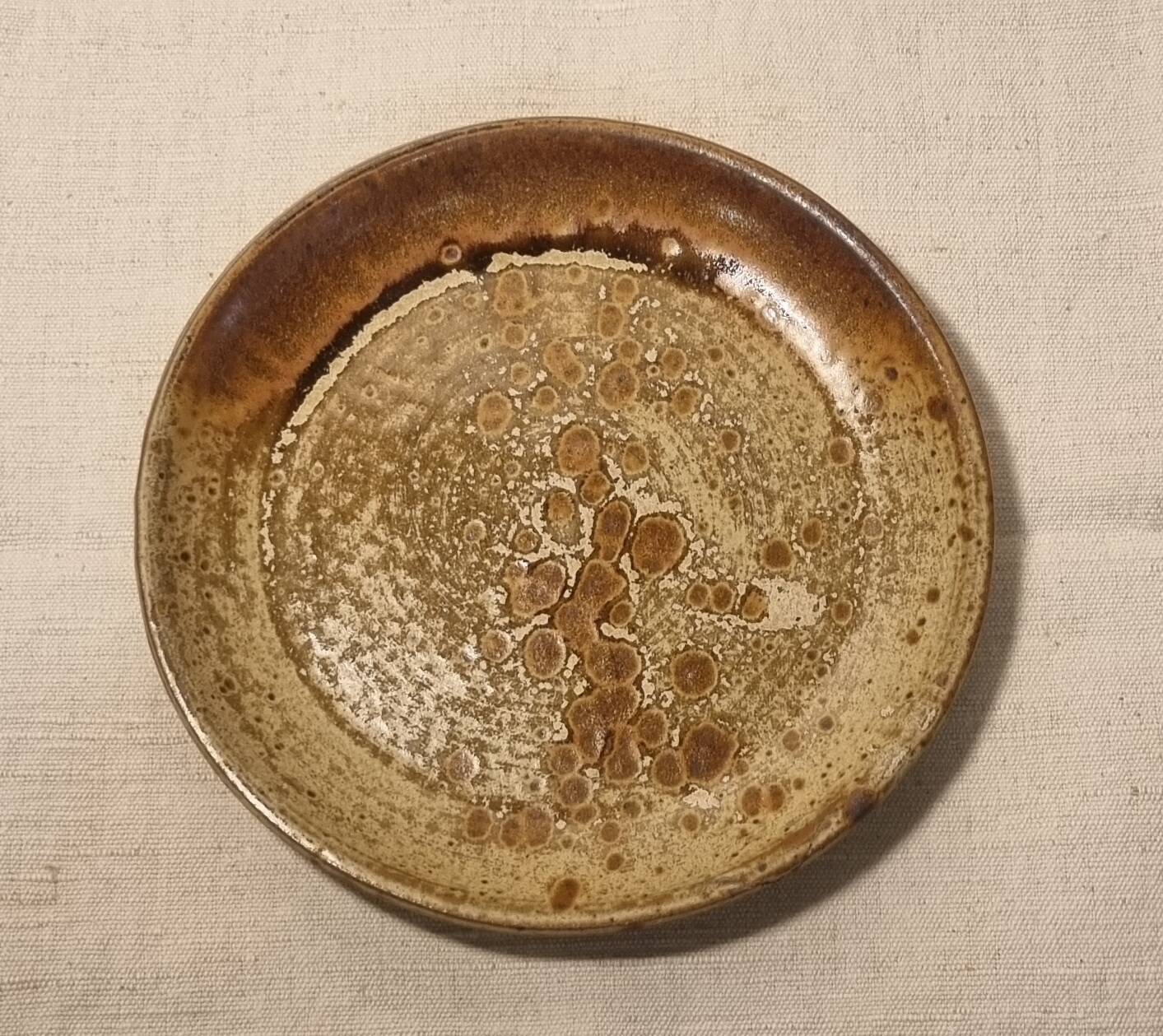 Set 8 plates.