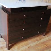 Commode italienne du milieu du siècle en acajou et marbre, années 1960