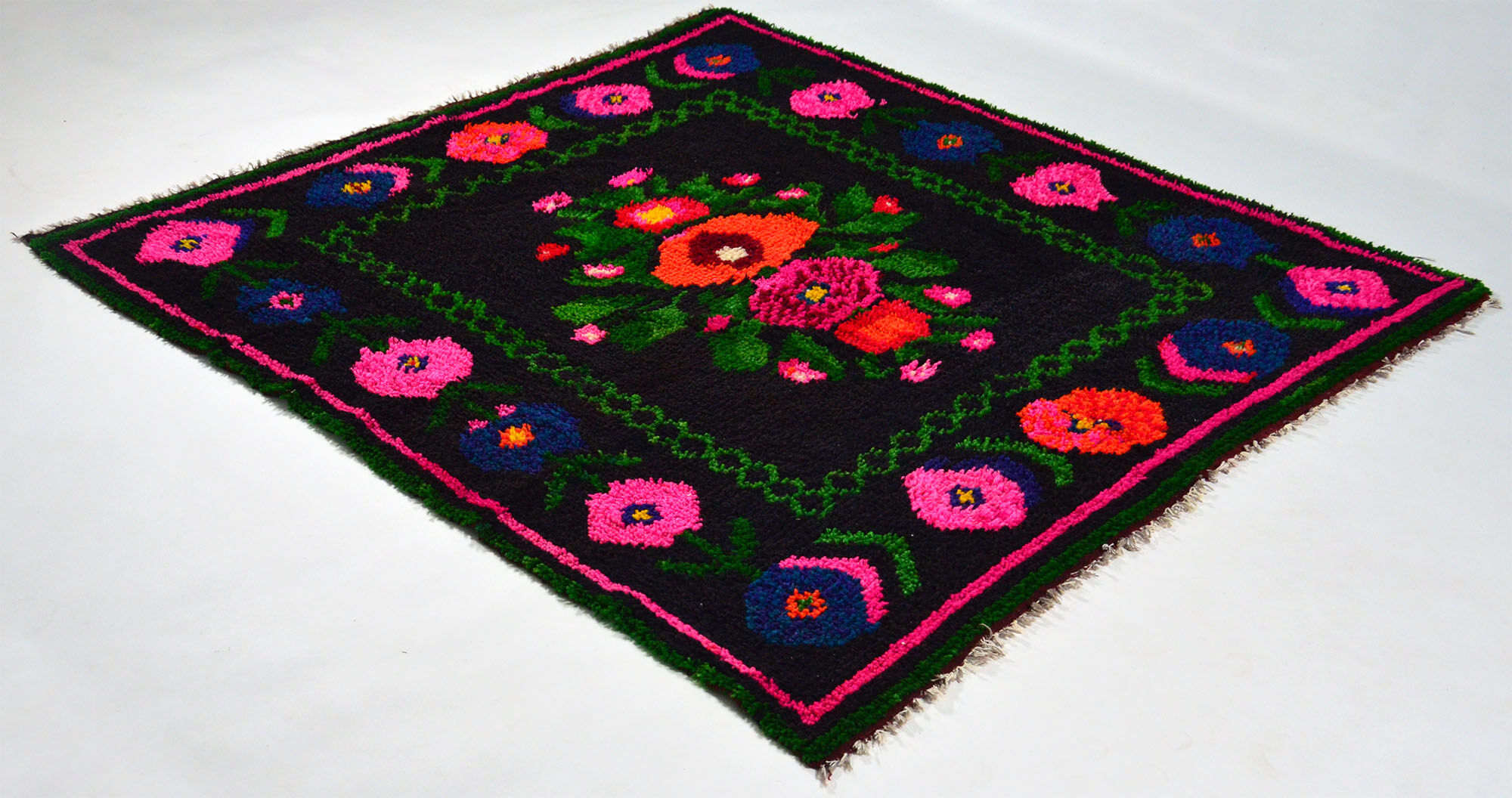 Anatolian handmade kilim rug 188 cm x 166 cm