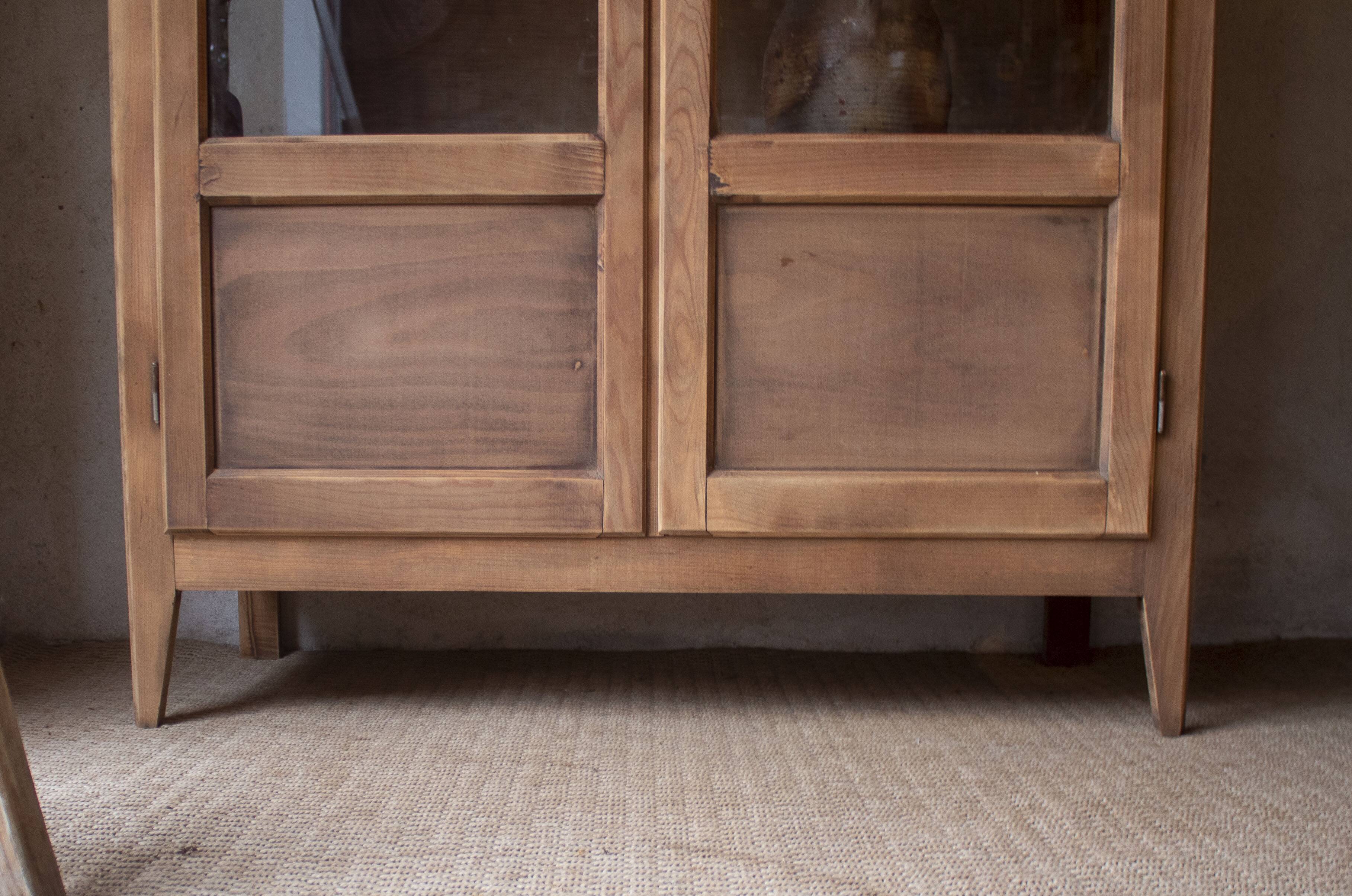 Armoire bibliotheque vitrée parisienne