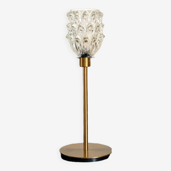 Table lamp with an antique tulip lampshade in glass and a golden foot