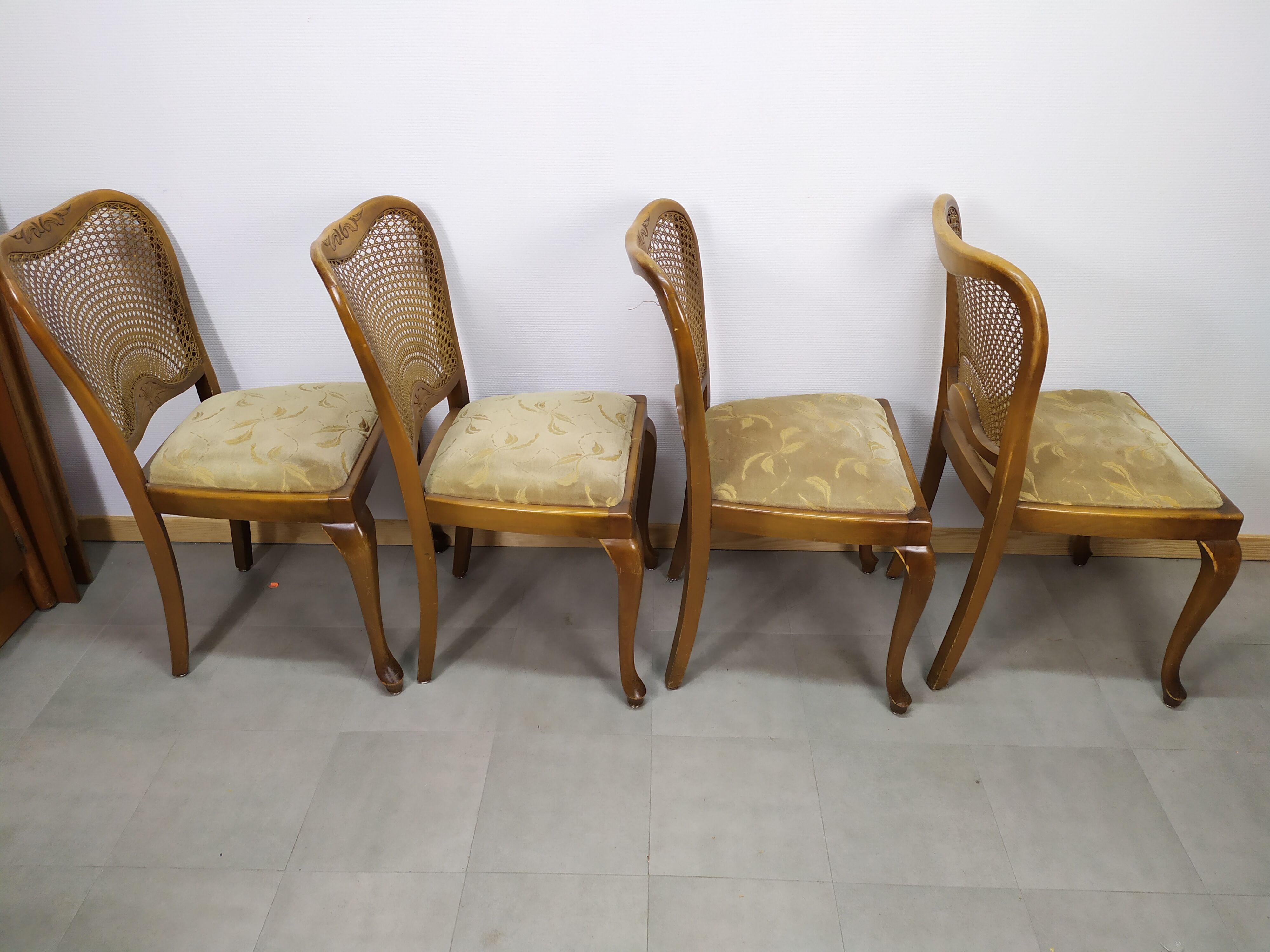 Set of 4 wooden chairs cannage and seat spring