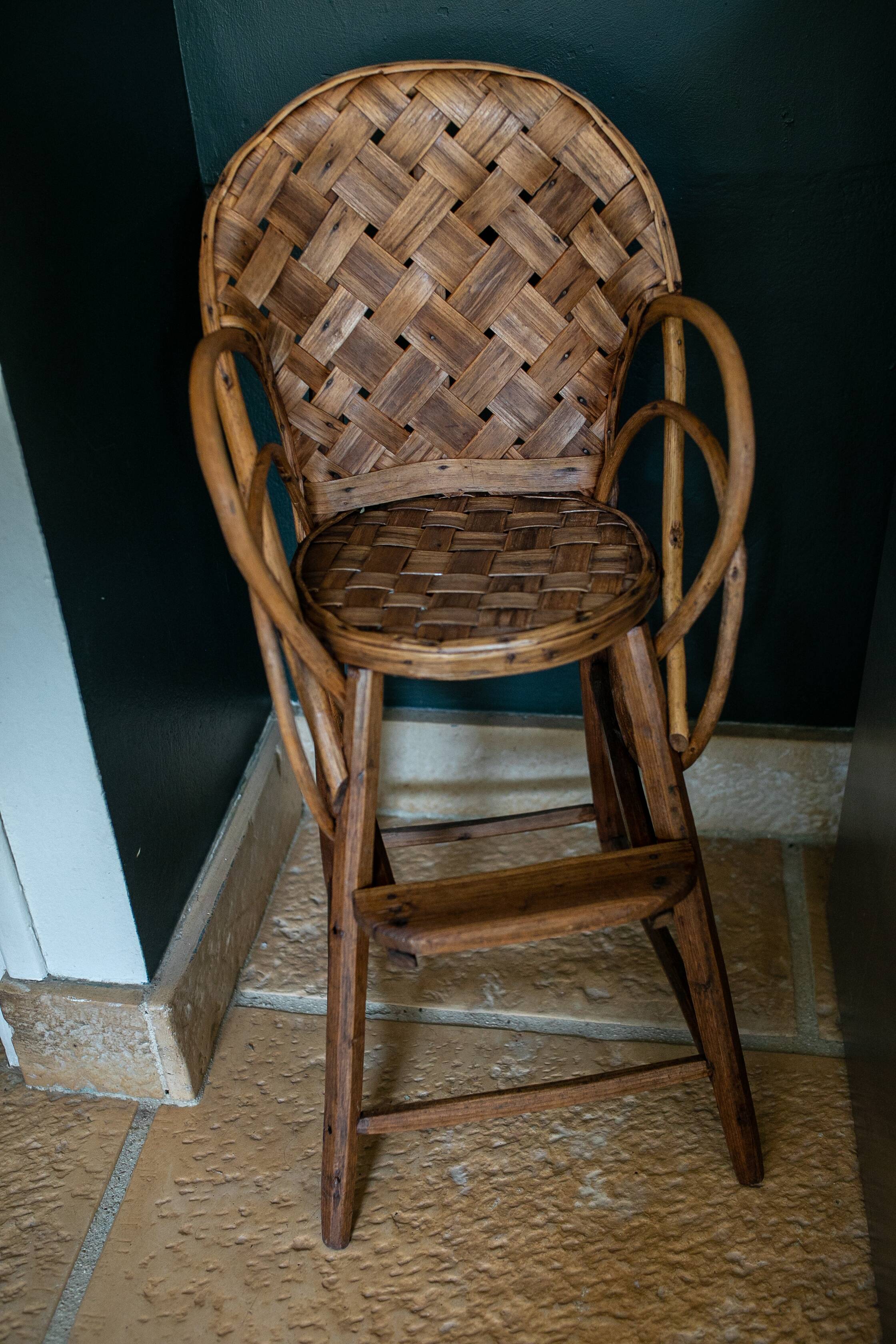 Chaise haute en rotin