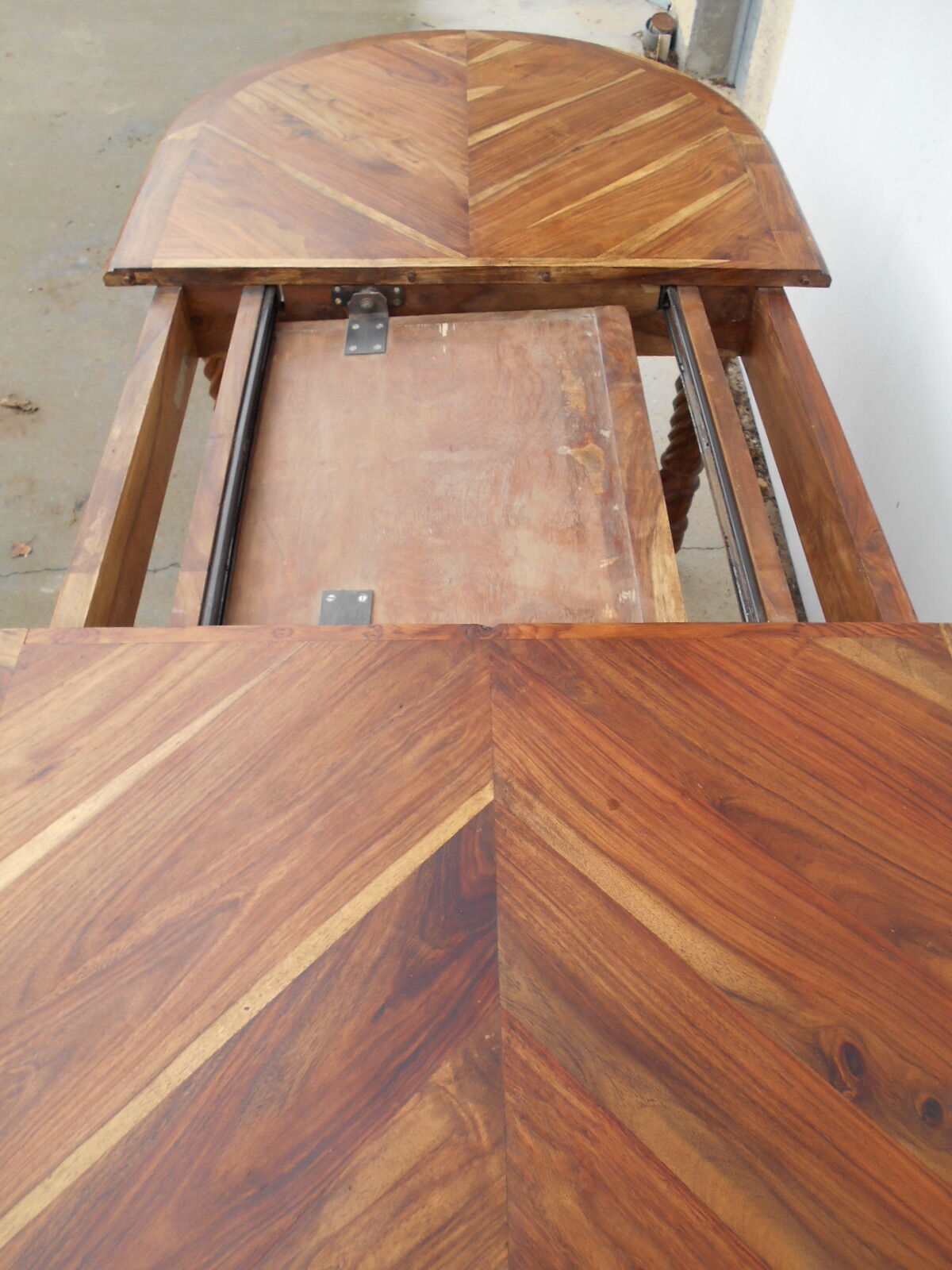 Oval table, integrated extension, in exotic wood