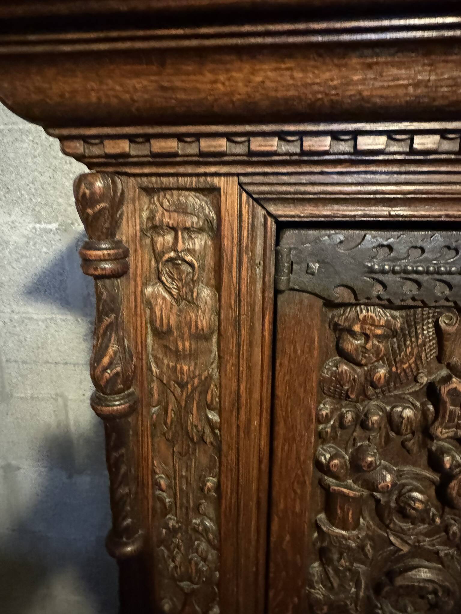 Antique buffet richly carved – Renaissance / Henry II style