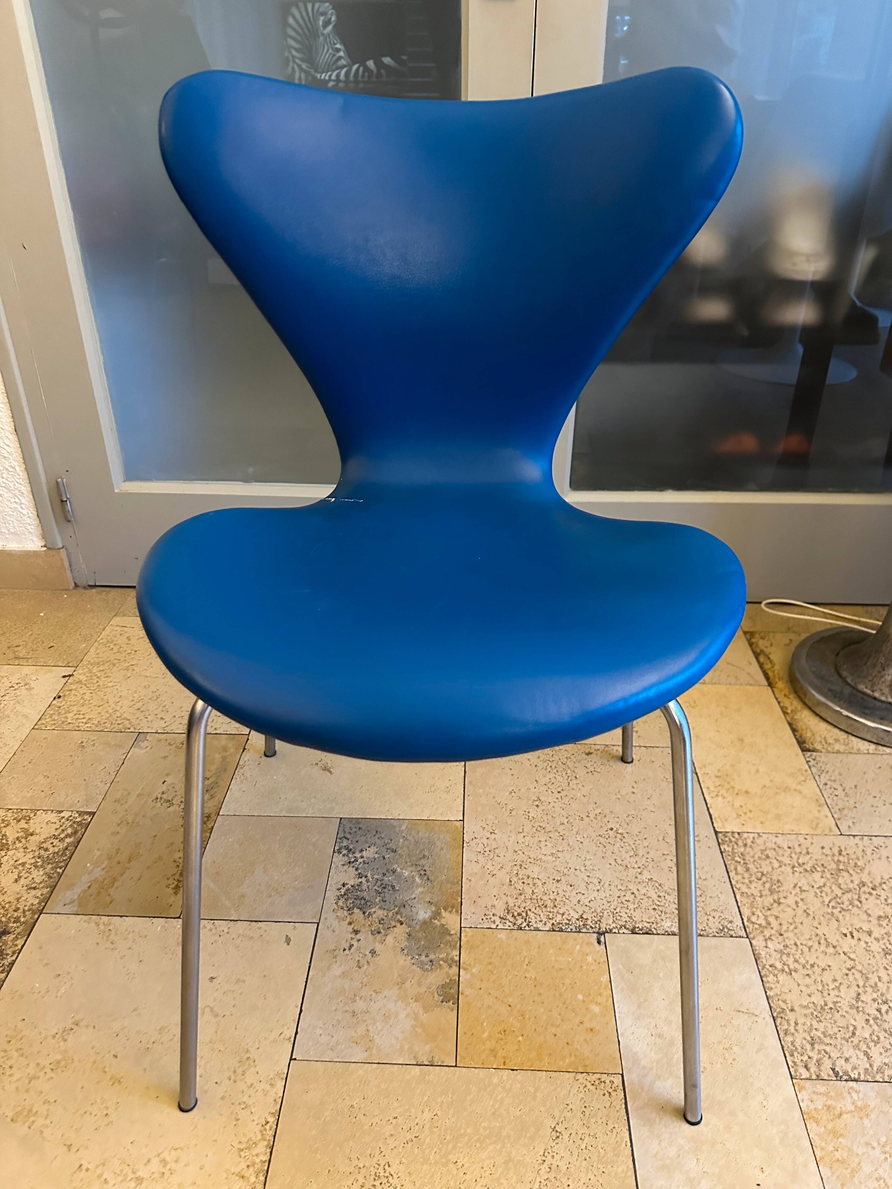 Fourmi chairs, design Arne Jacobsen for Fritz Hansen