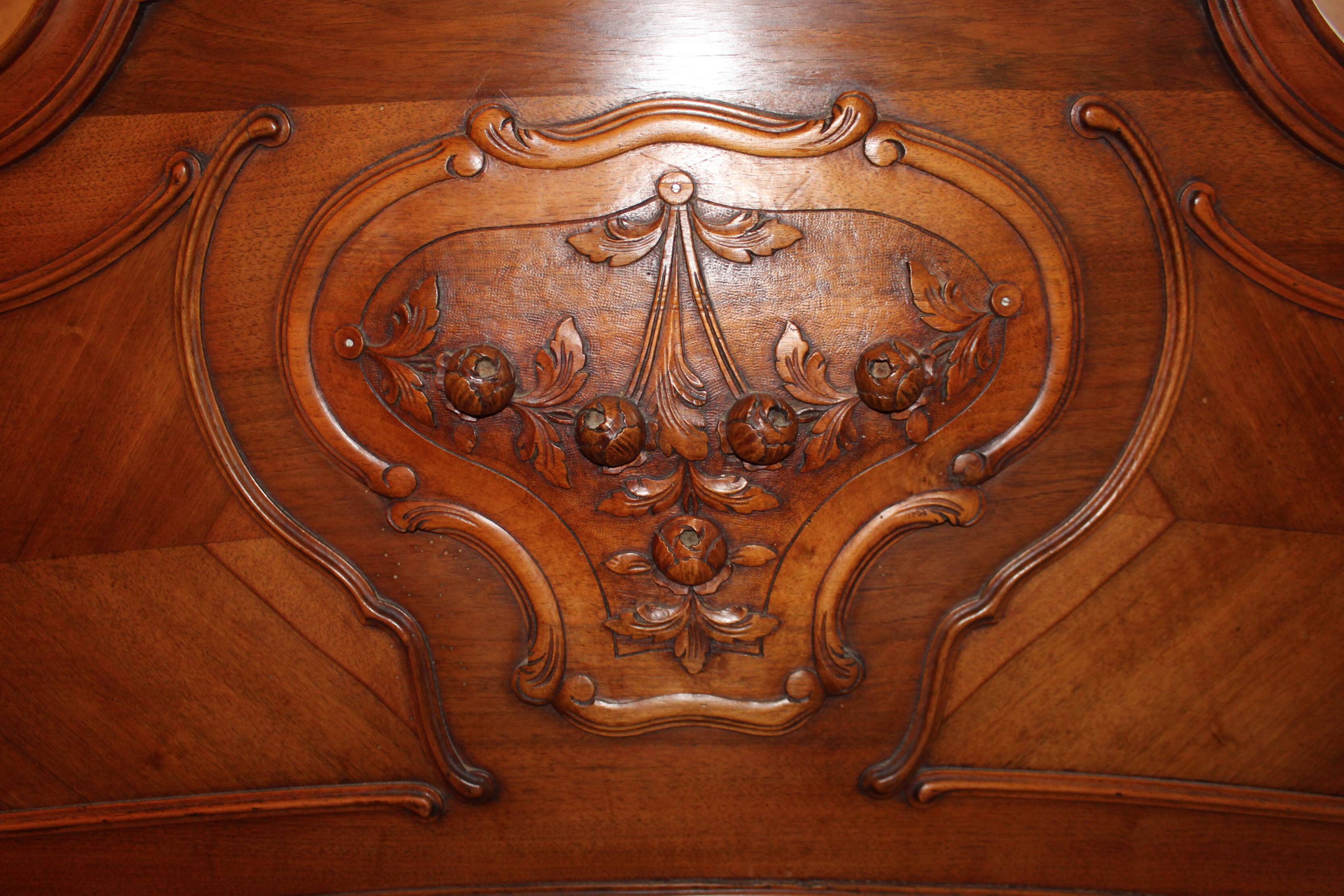 Walnut rocaille bed from the early 20th century.