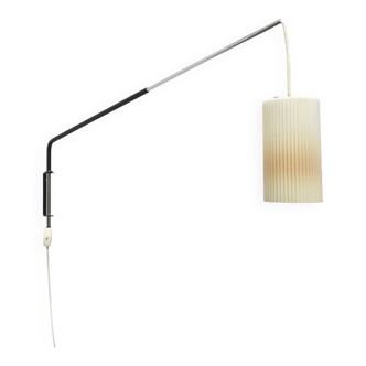 Mid-century German minimalist wall lamp with cantilever arm by Erco.