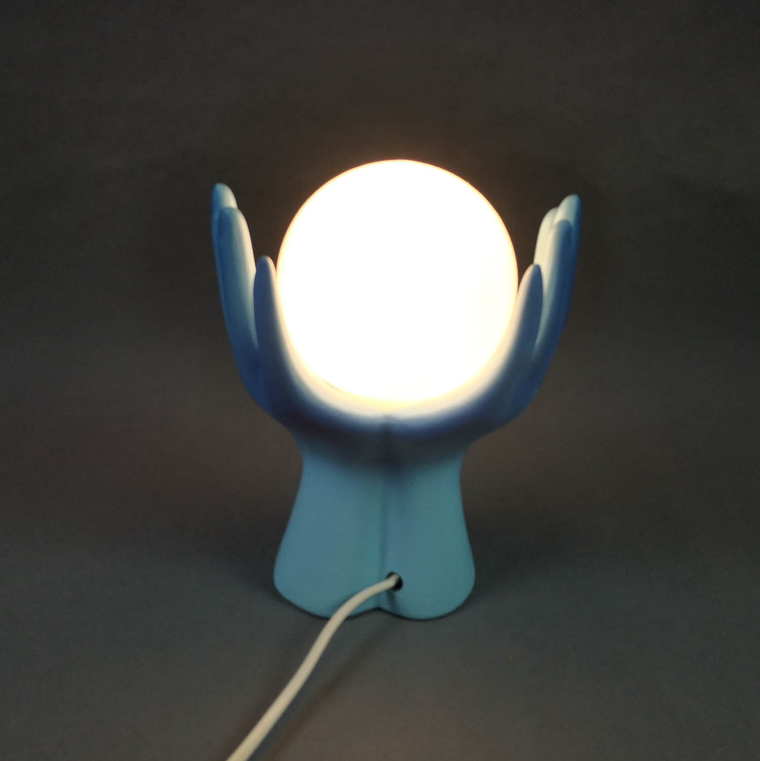 Vintage lamp hands and opal globe - blue - vintage luminaire