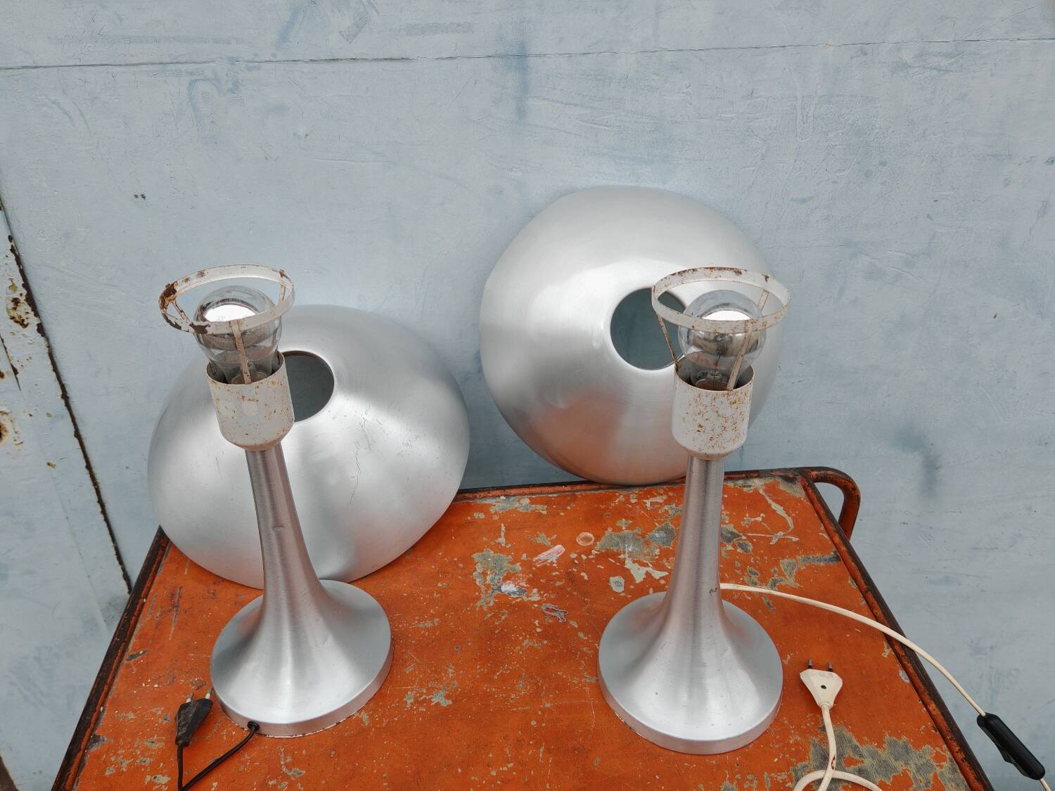 Pair of Philips aluminum mushroom lamps 70'