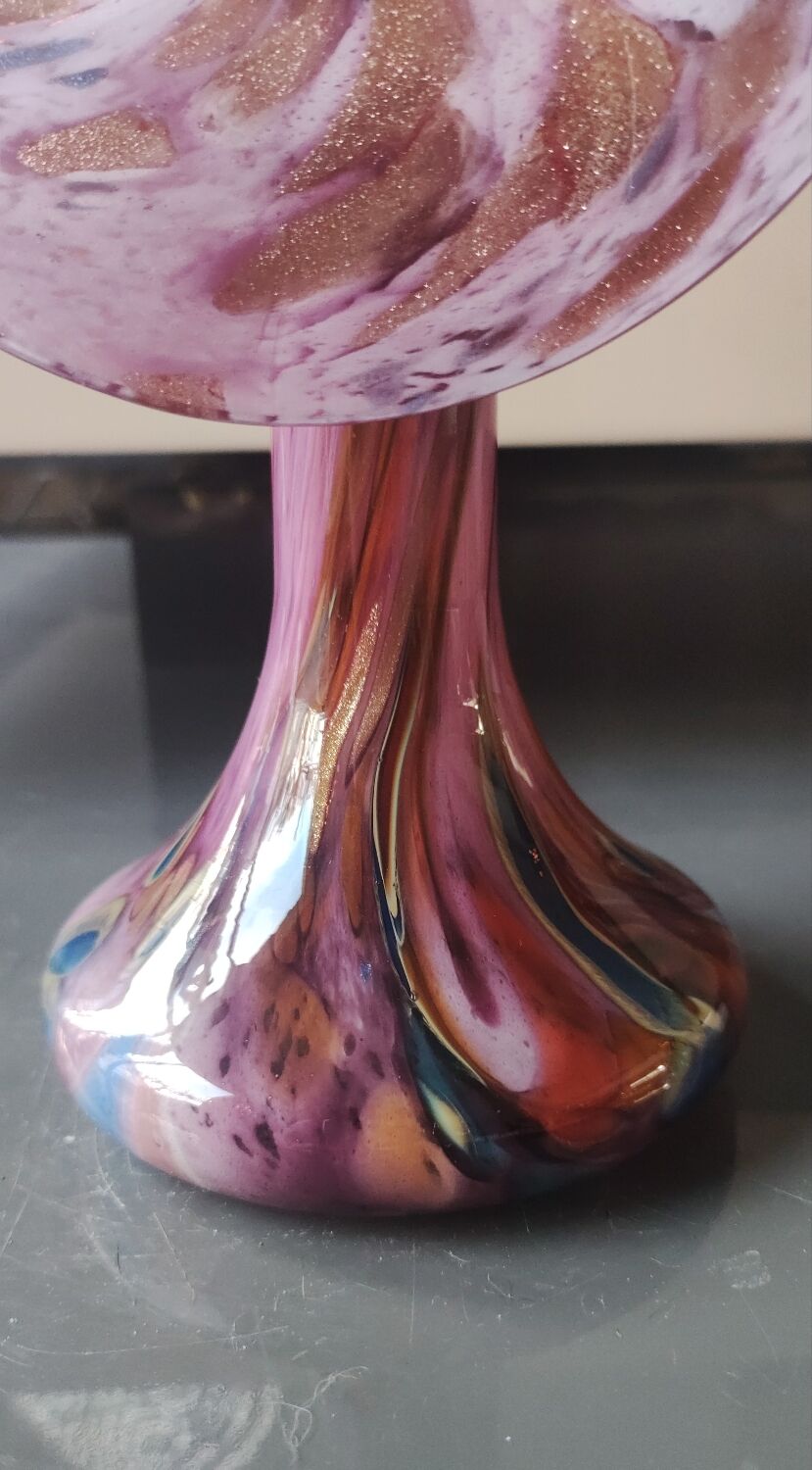 Volubilis vase in Murano glass. Pink speckled background. Height 21 cm.