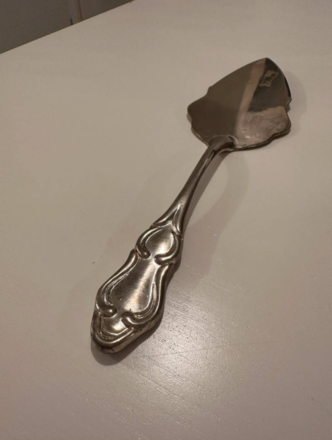 Metal pie server - Perfect condition