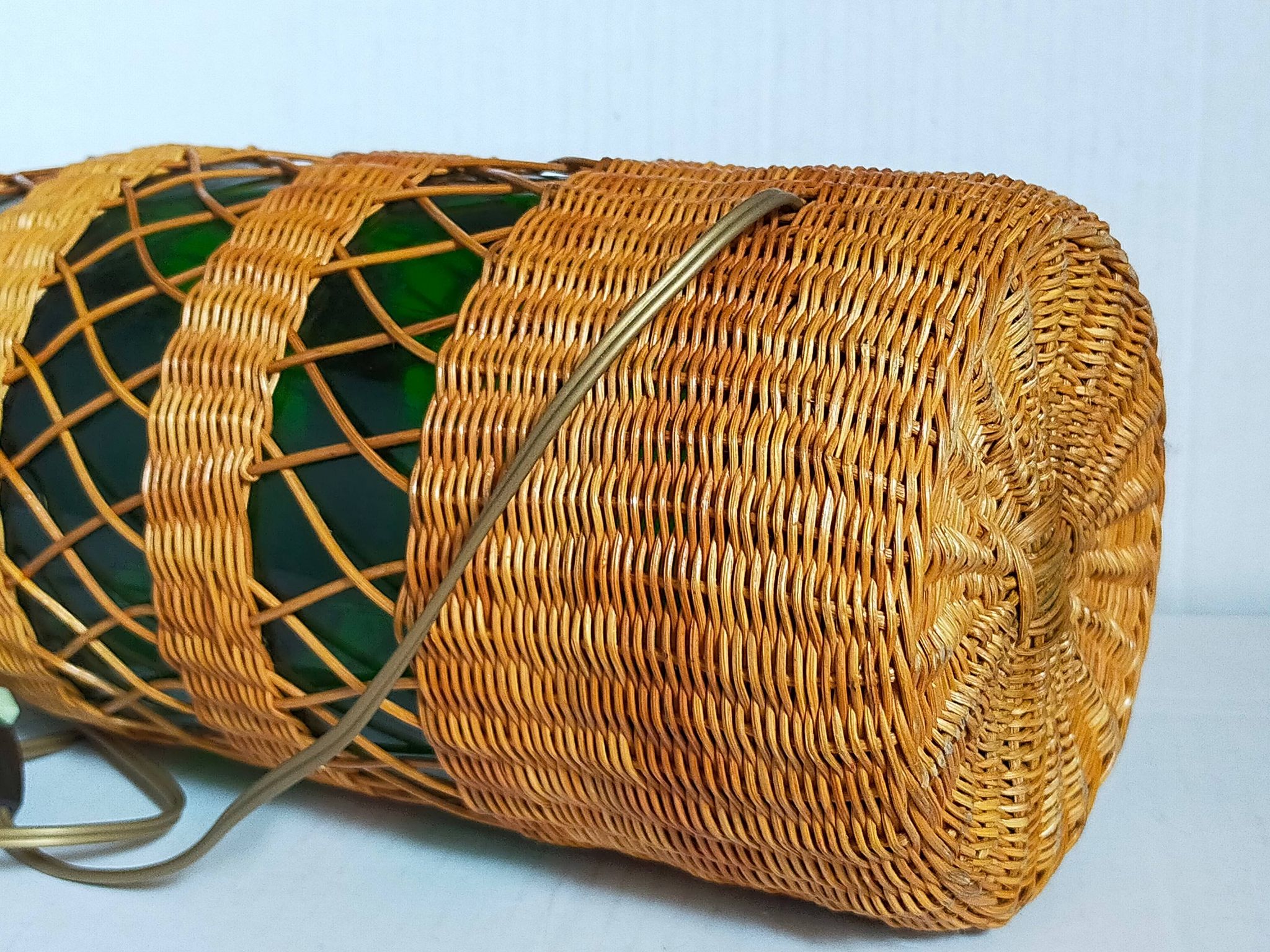 Pied de lampe bouteille XL habillée de rotin années 50
