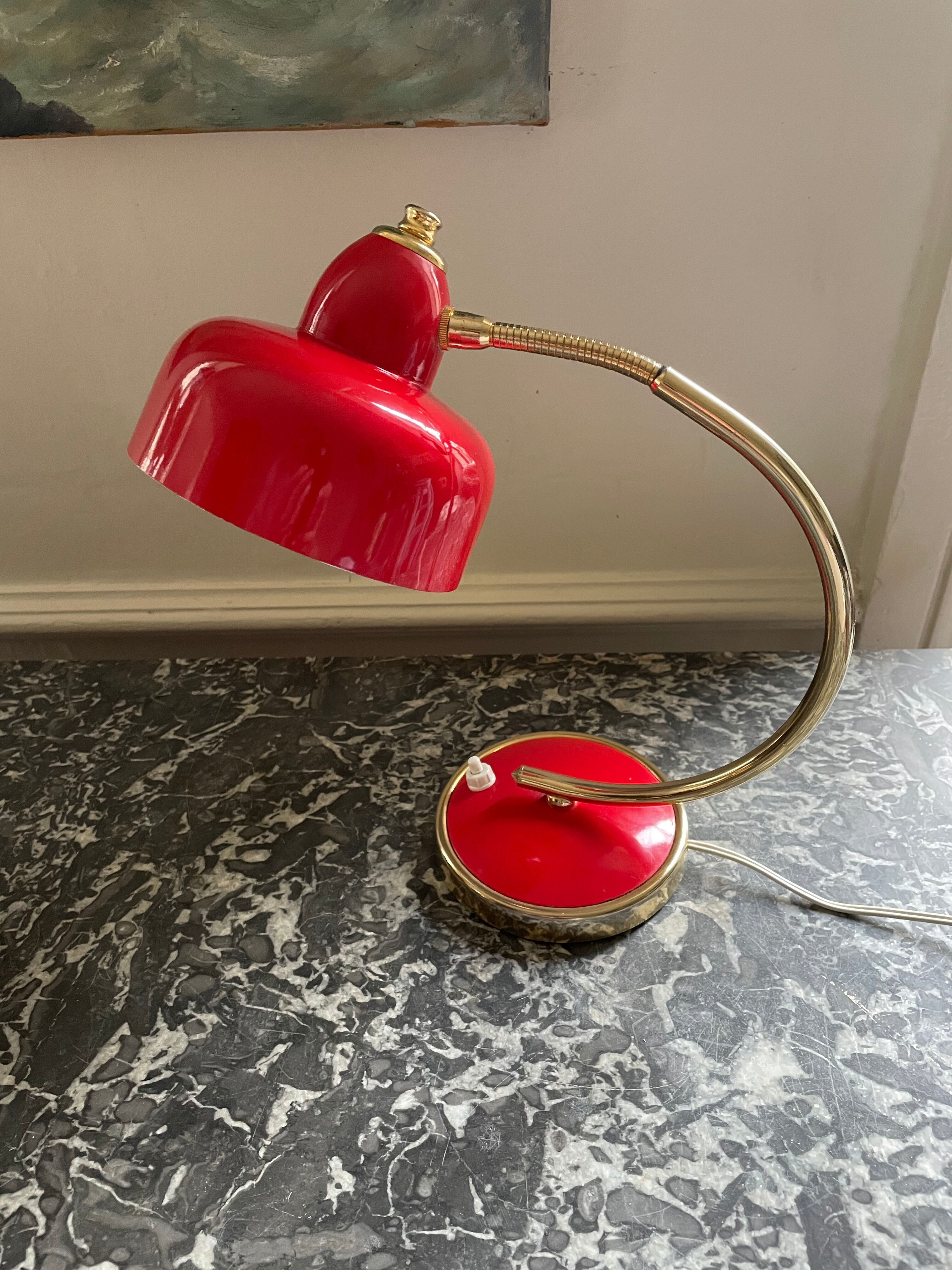 Lampe métal laquée rouge et doré 60’S
