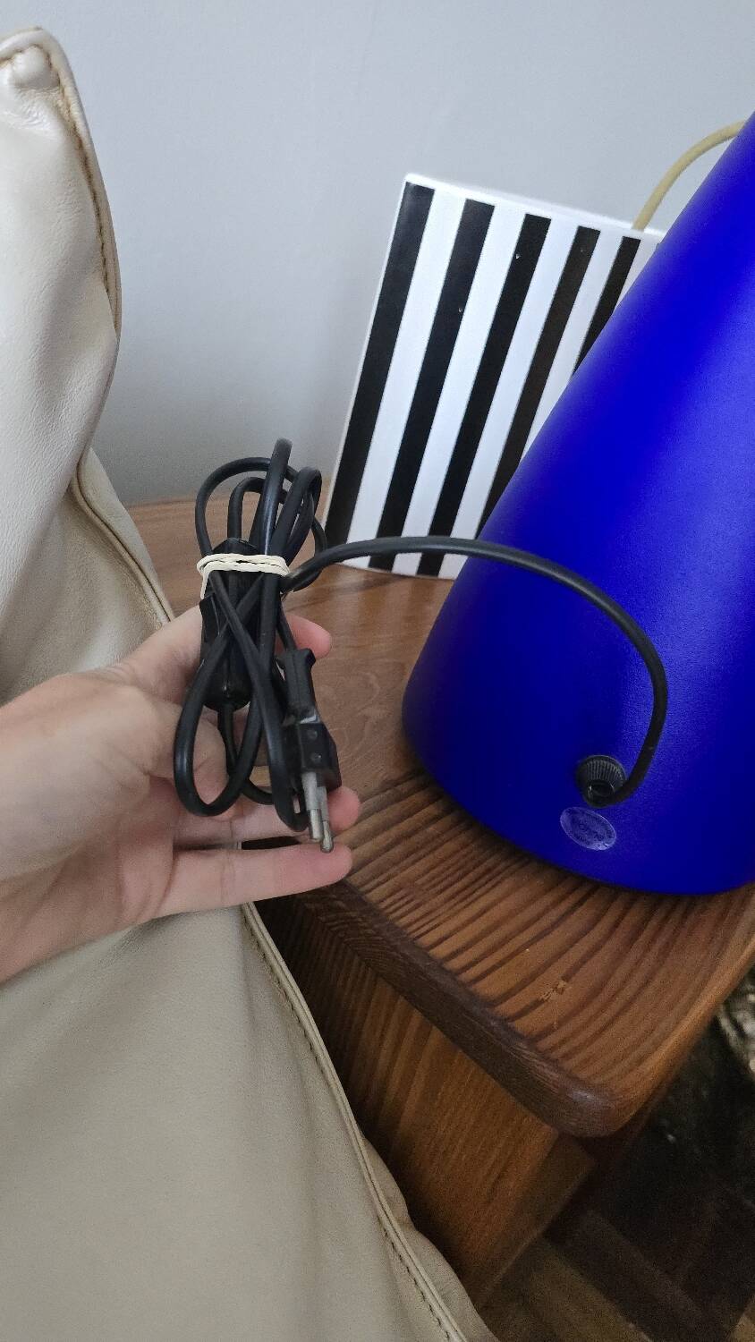 Lampe moderniste années 80 90 bleu cobalt bleu klein Verre de Vianne